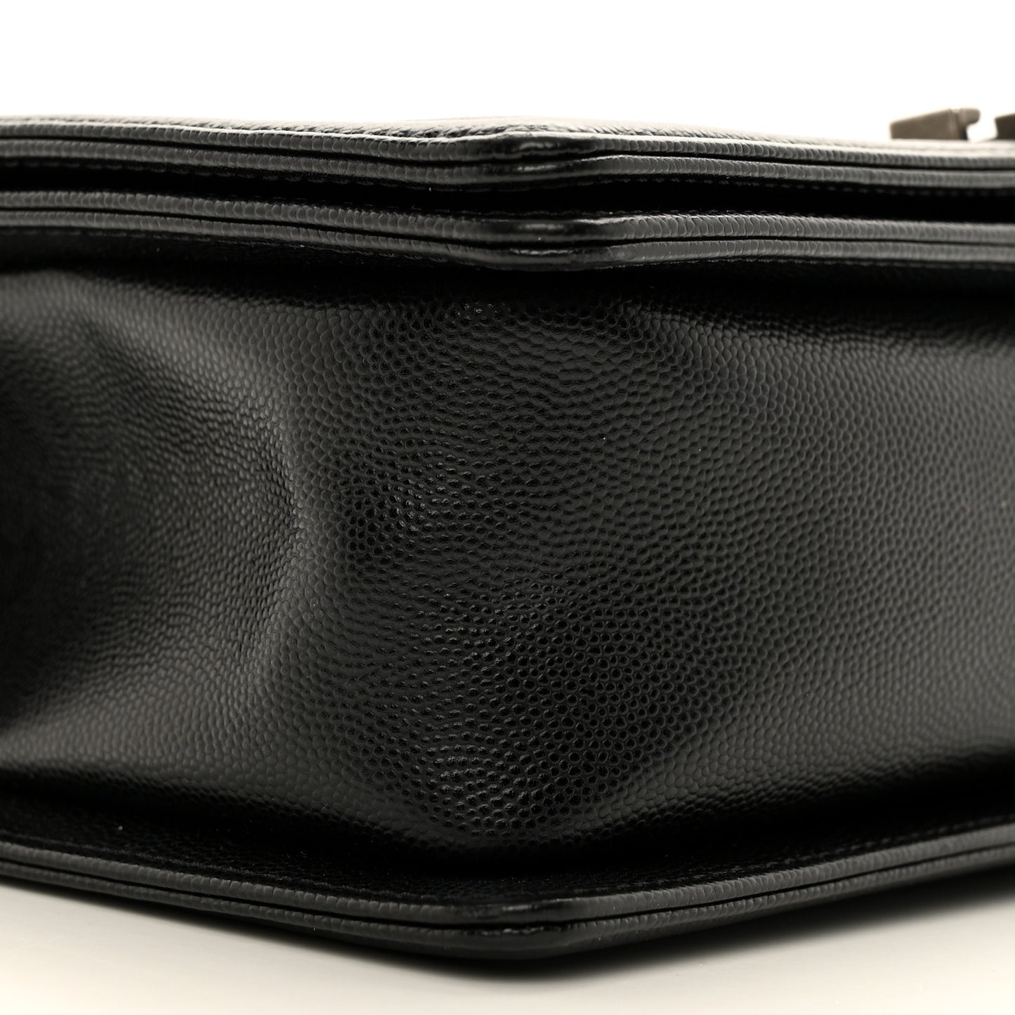 Caviar Quilted Medium Boy Flap Black