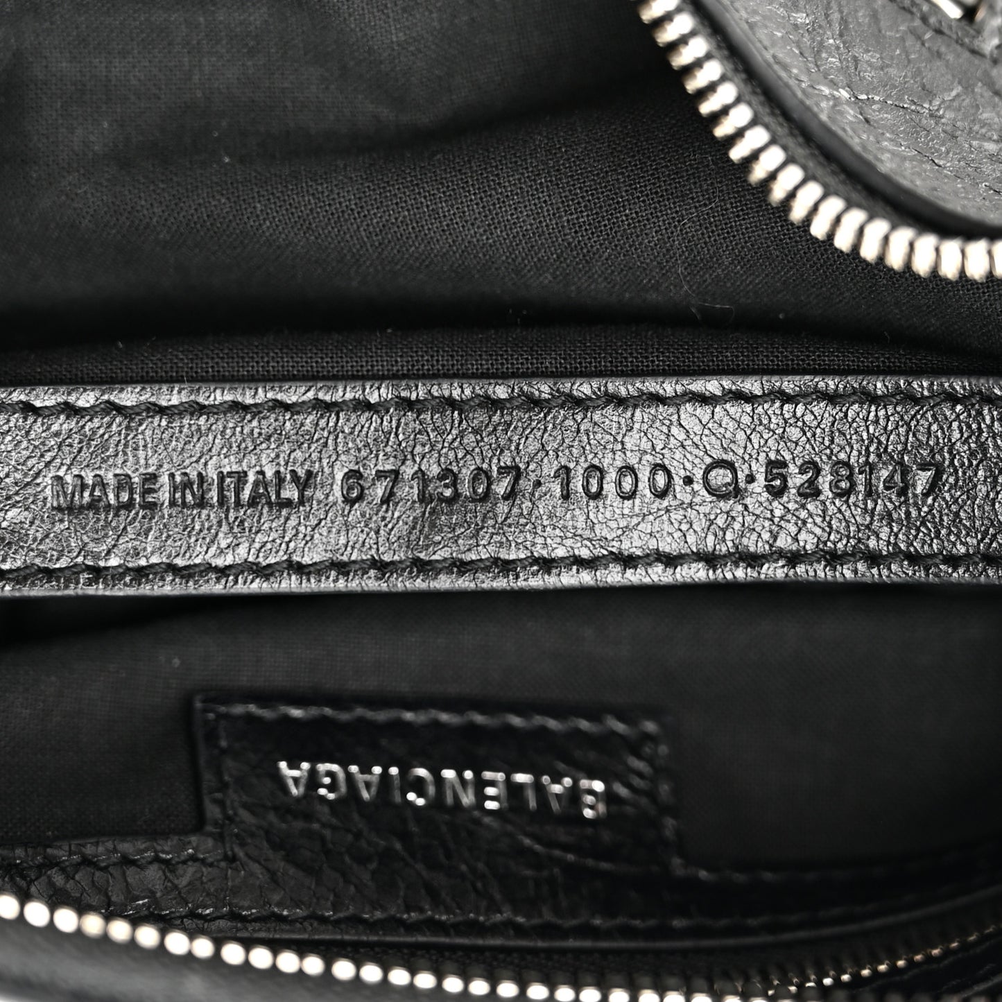 Agneau Arena Small Le Cagole Shoulder Bag Black