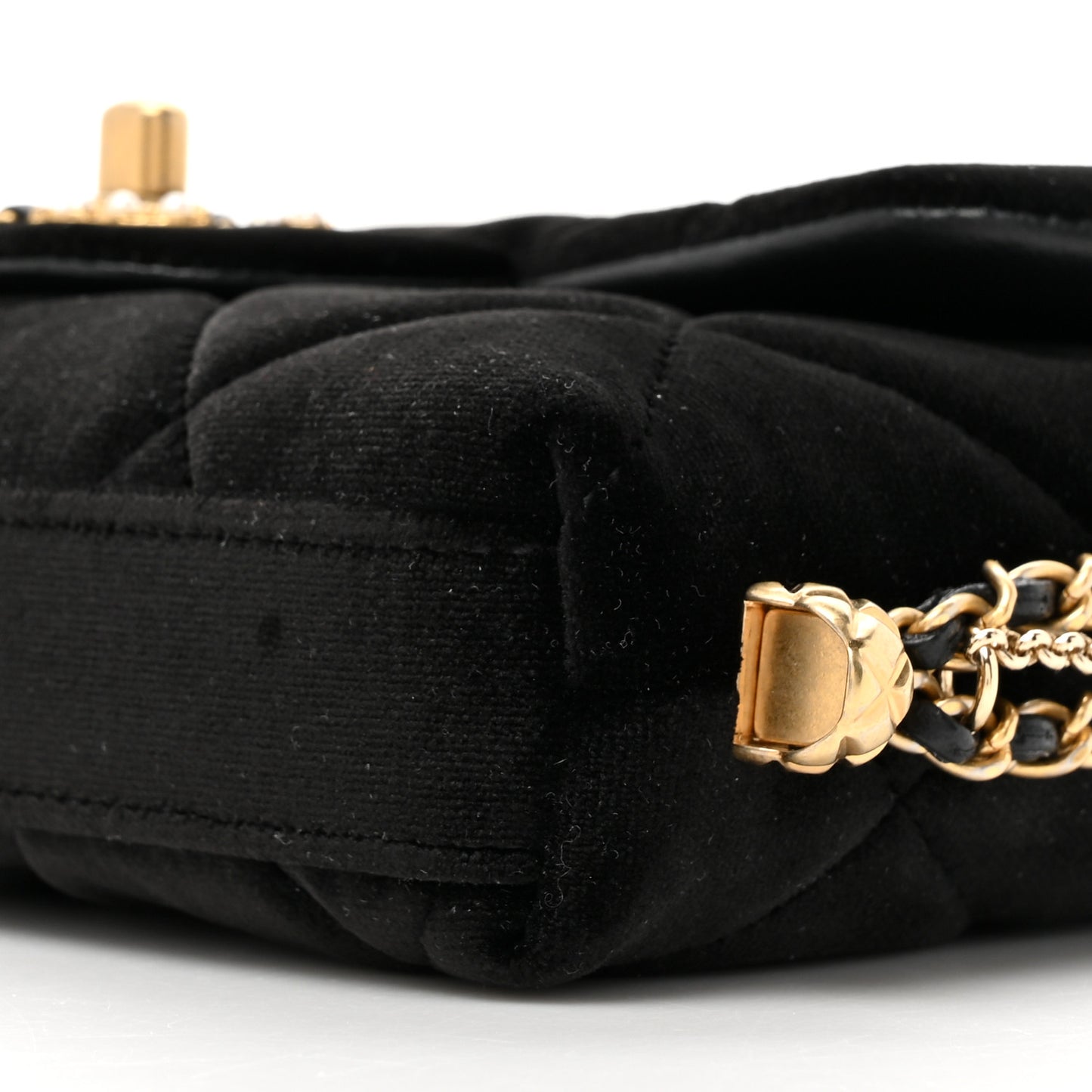 Velvet Quilted Crush On Chains Flap Bag Black