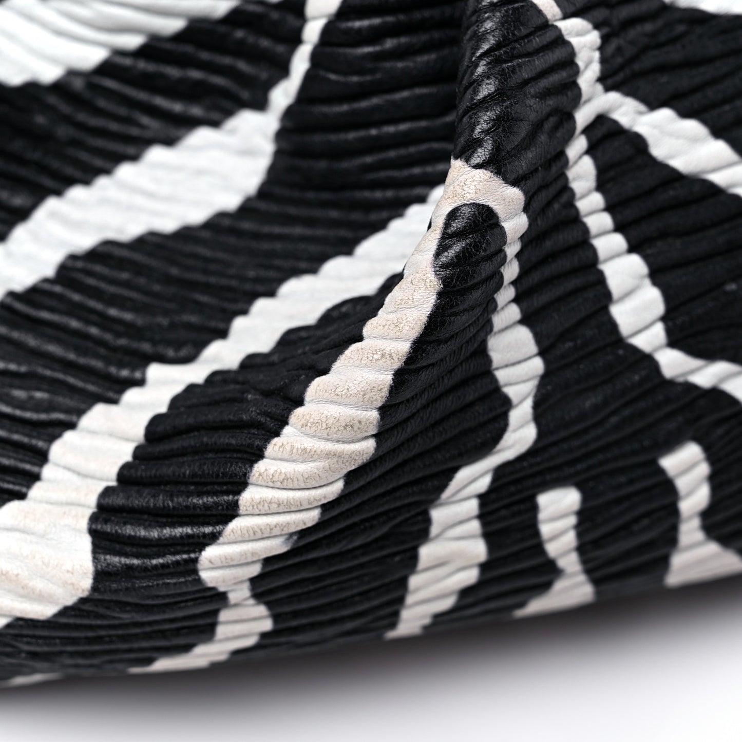 Nappa Zebra Print The Pouch Chain White Black