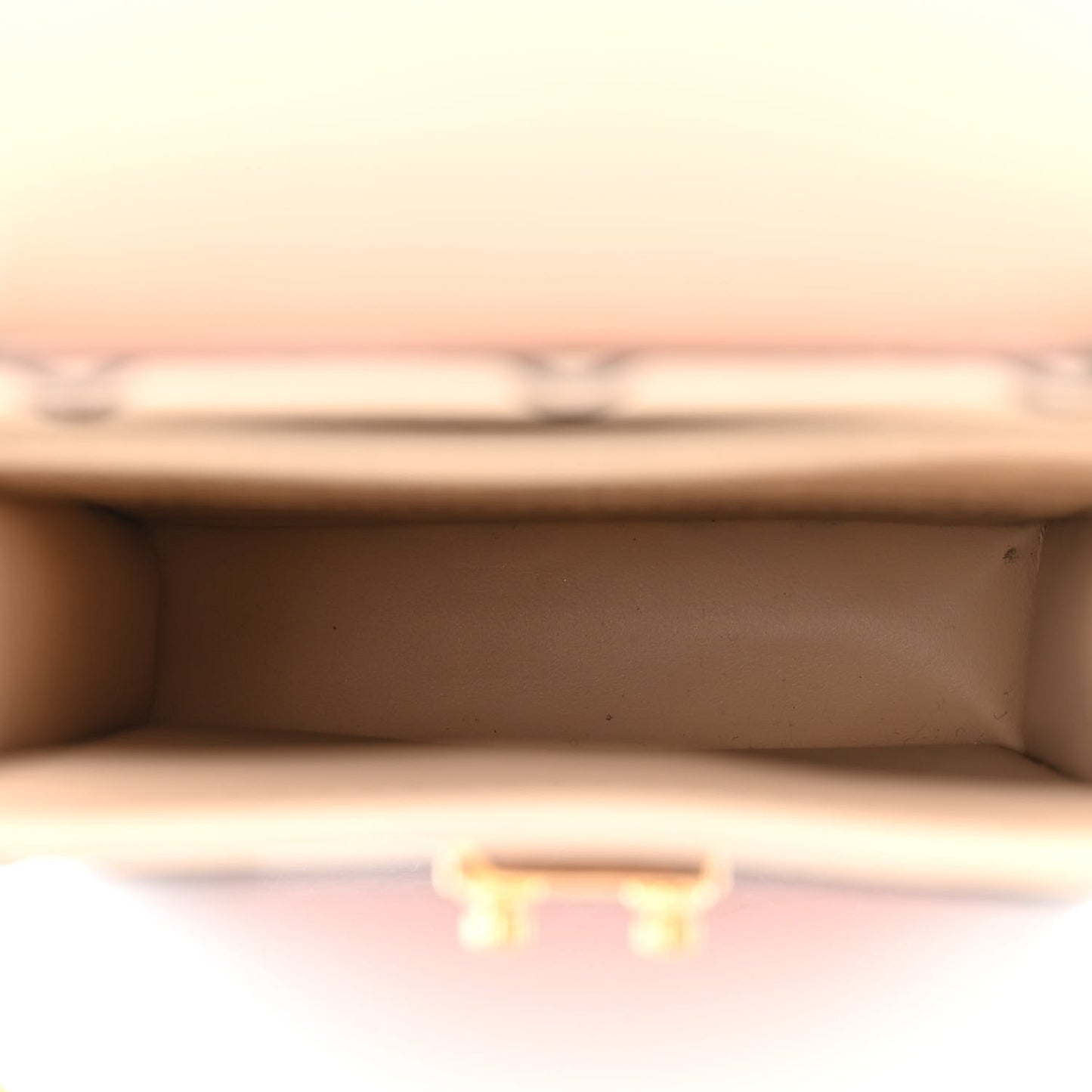 Epi Pochette Trunk Verticale Rose Ballerine