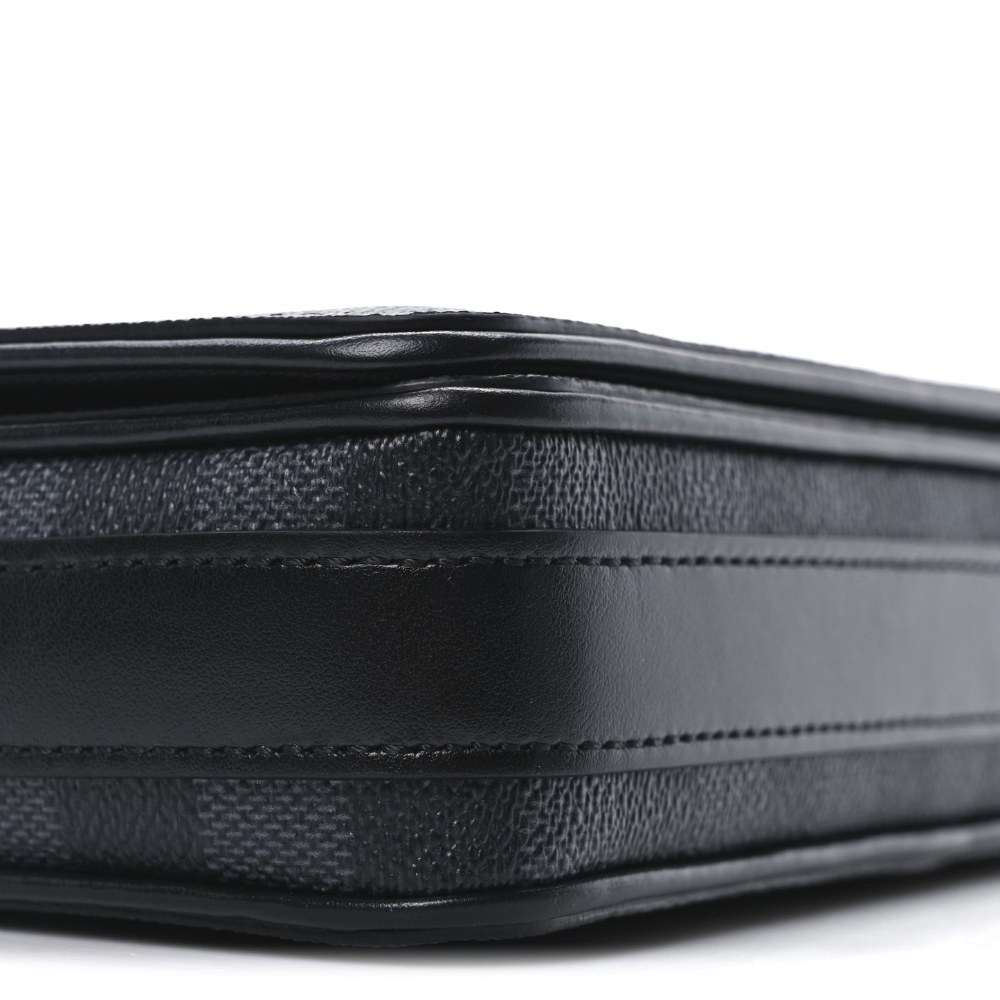 Damier Graphite 3D Studio Messenger