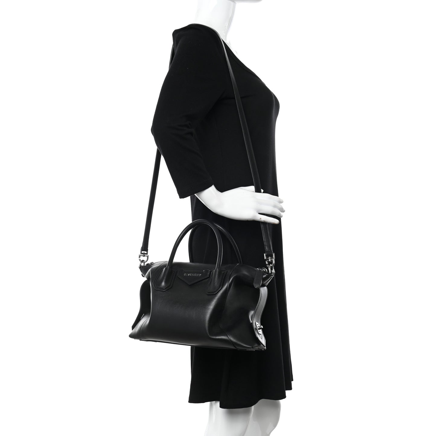 Smooth Calfskin Small Soft Antigona Black