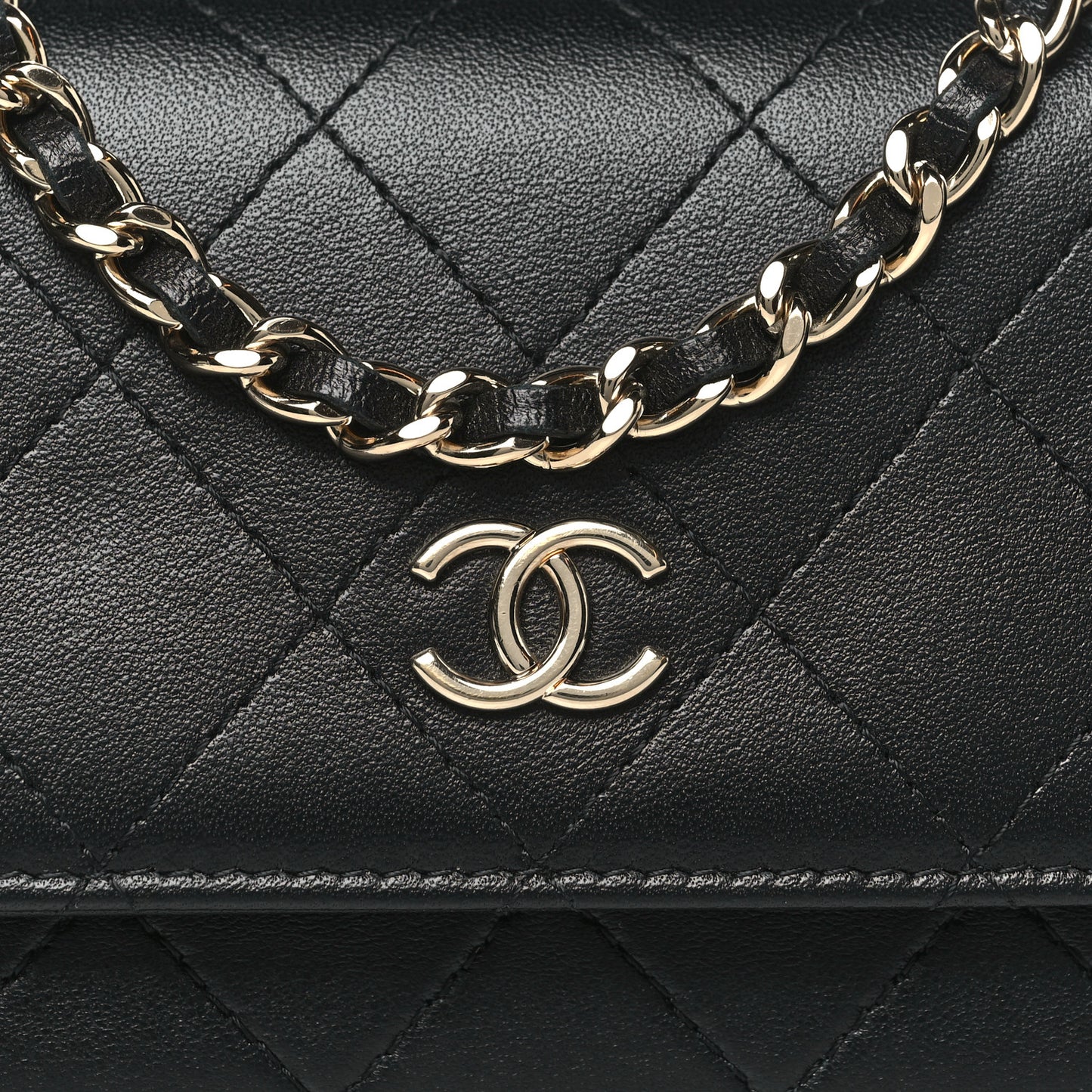 Lambskin Quilted Chain Around Clutch On Chain Black