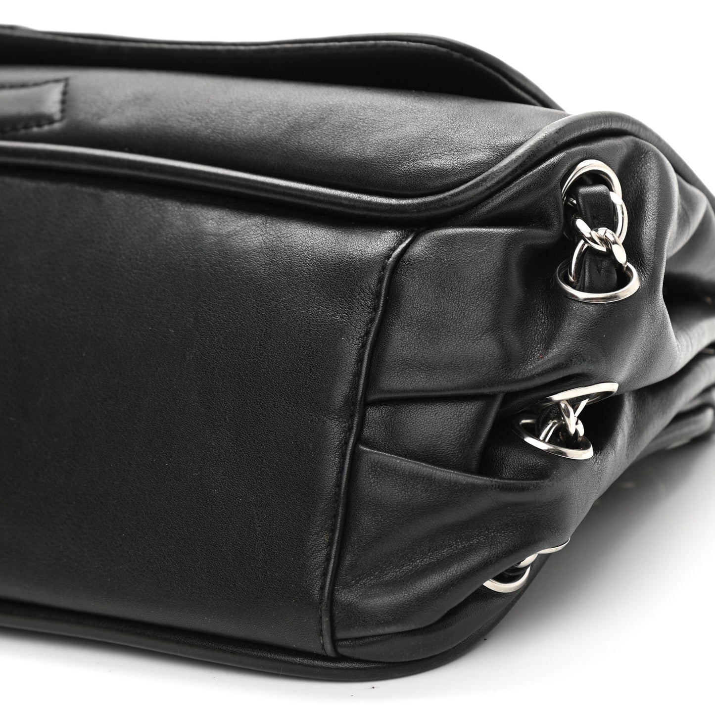 Calfskin Diagonal Ligne Flap Black