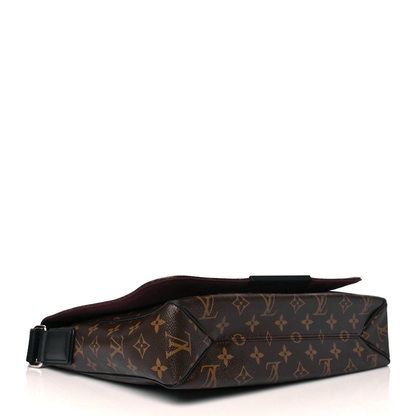 Monogram Macassar District MM