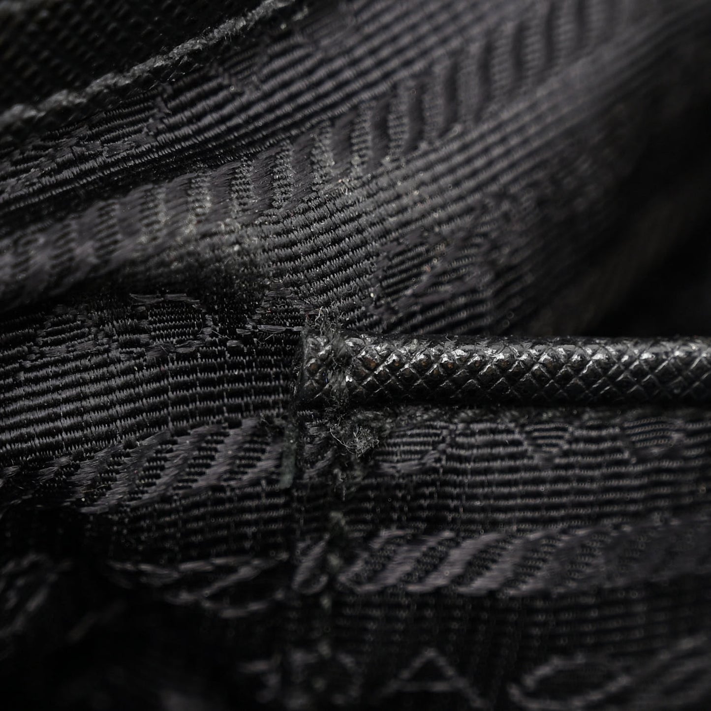 Saffiano Medium Galleria Double Zip Tote Black