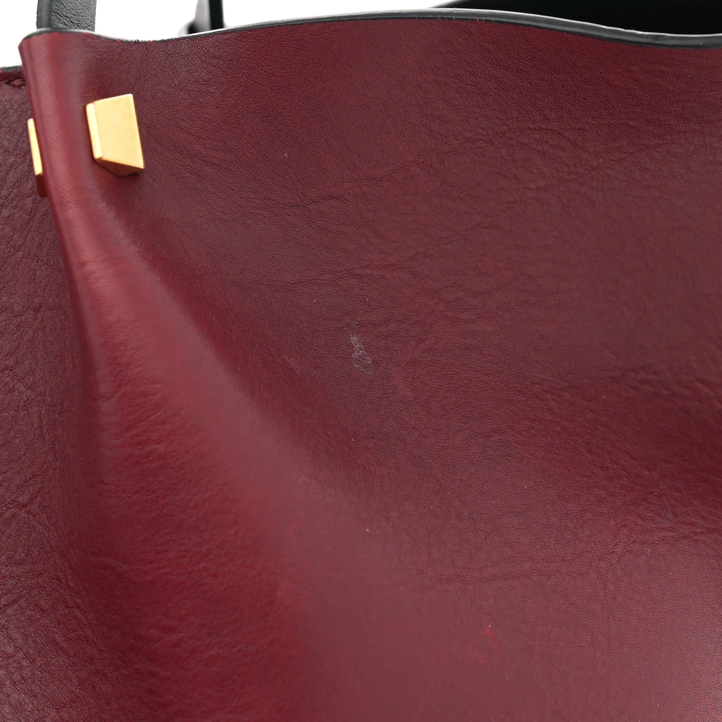 Grainy Calfskin Medium VLogo Escape Shopper Rubin