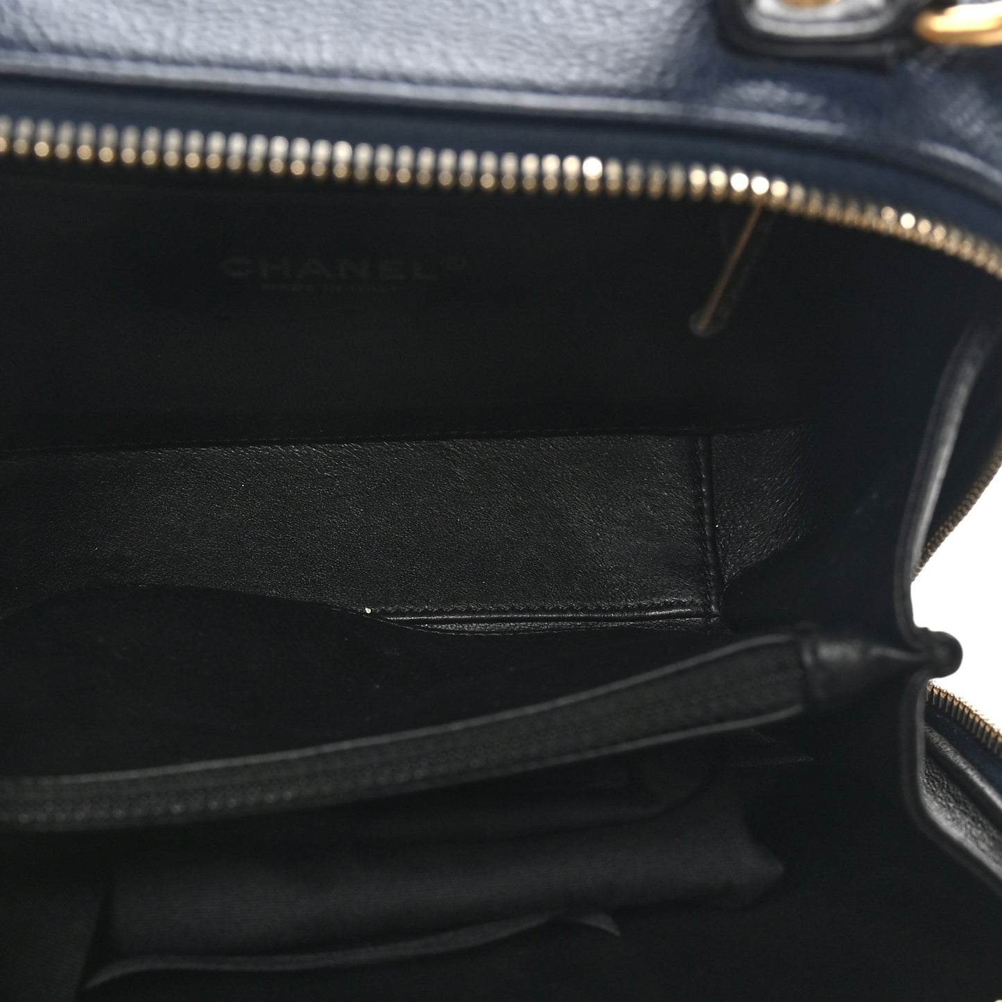 Caviar Quilted Medium CC Filigree Vanity Case Navy Black