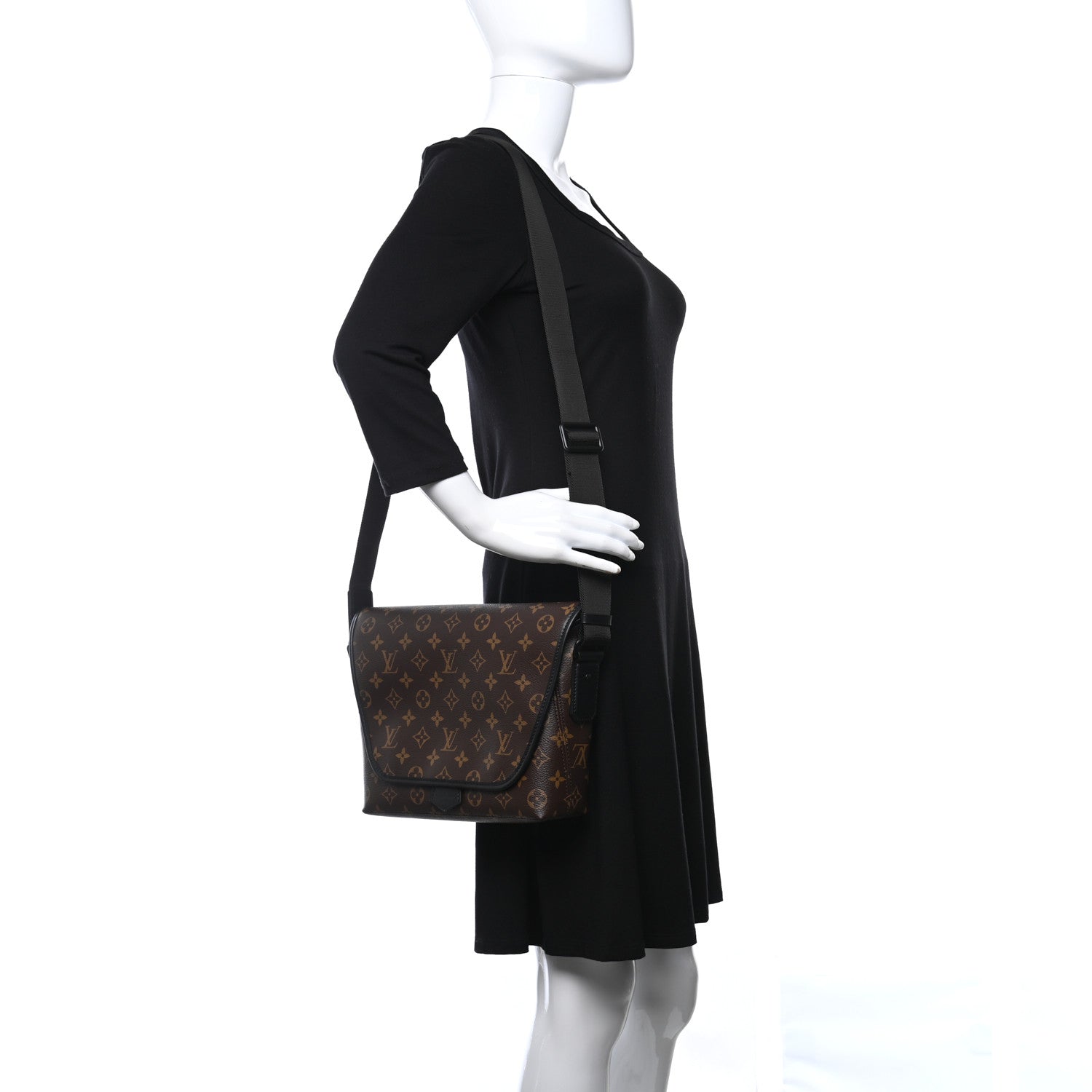 Louis Vuitton Monogram Macassar Magnetic Messenger 2 of 14