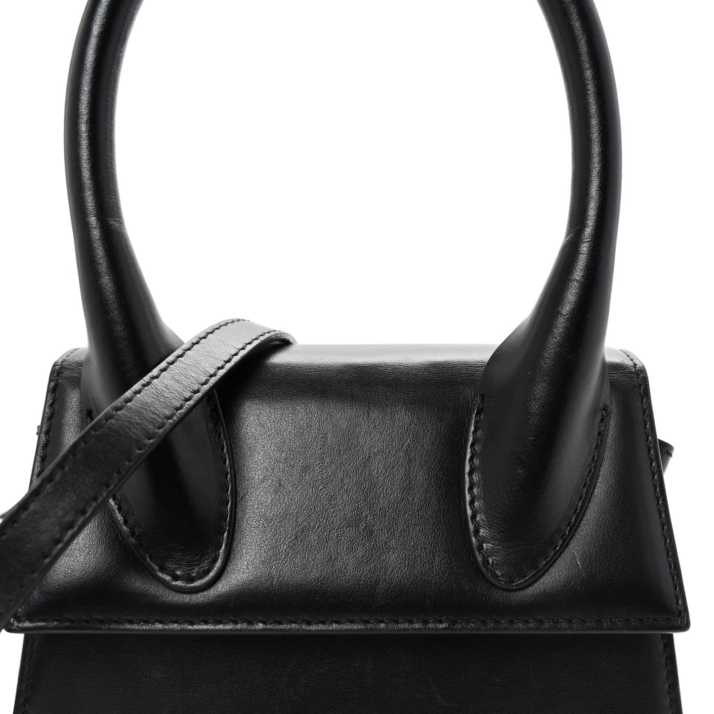 Smooth Calfskin Le Chiquito Moyen Black