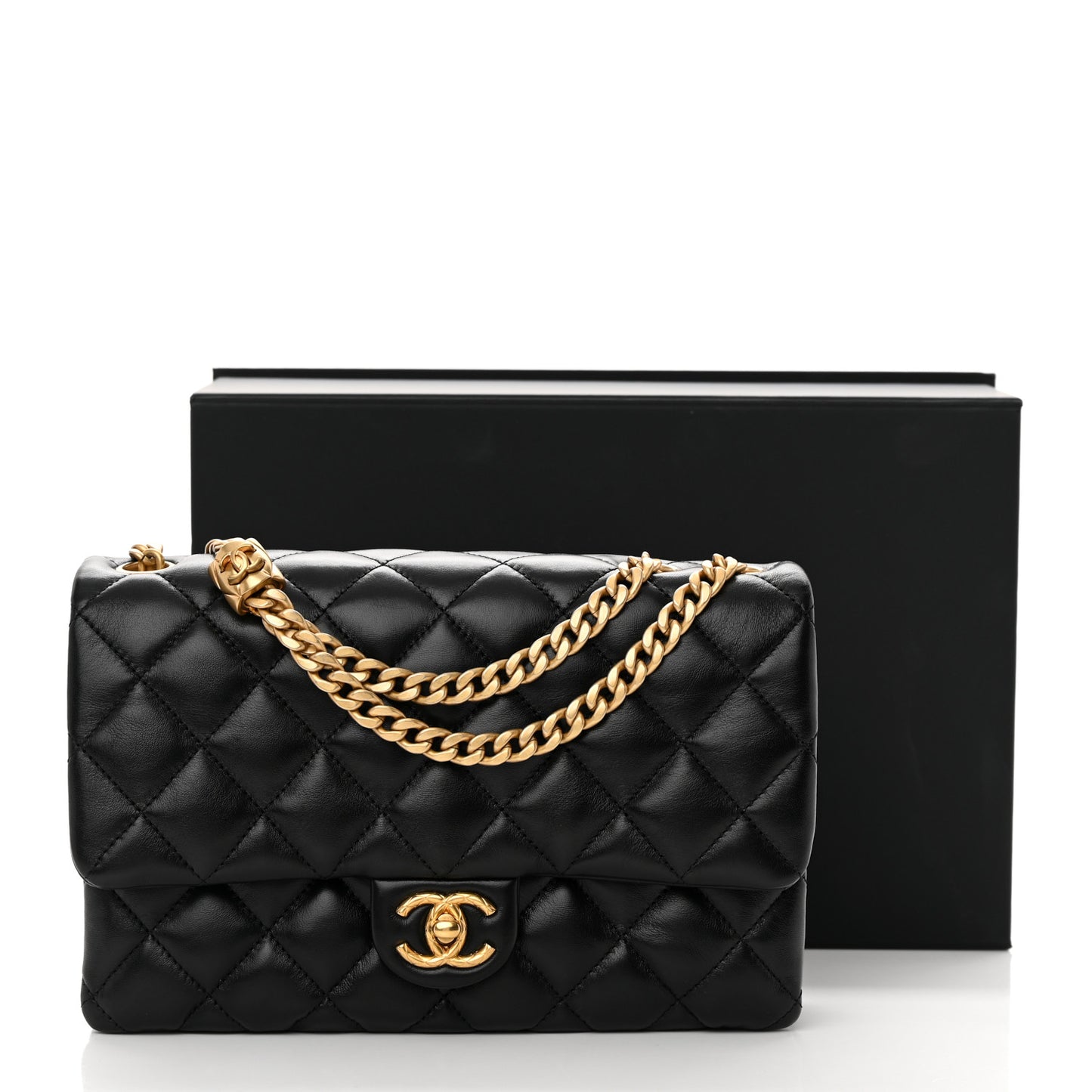 Lambskin Quilted Medium Pillow Crush Flap Black
