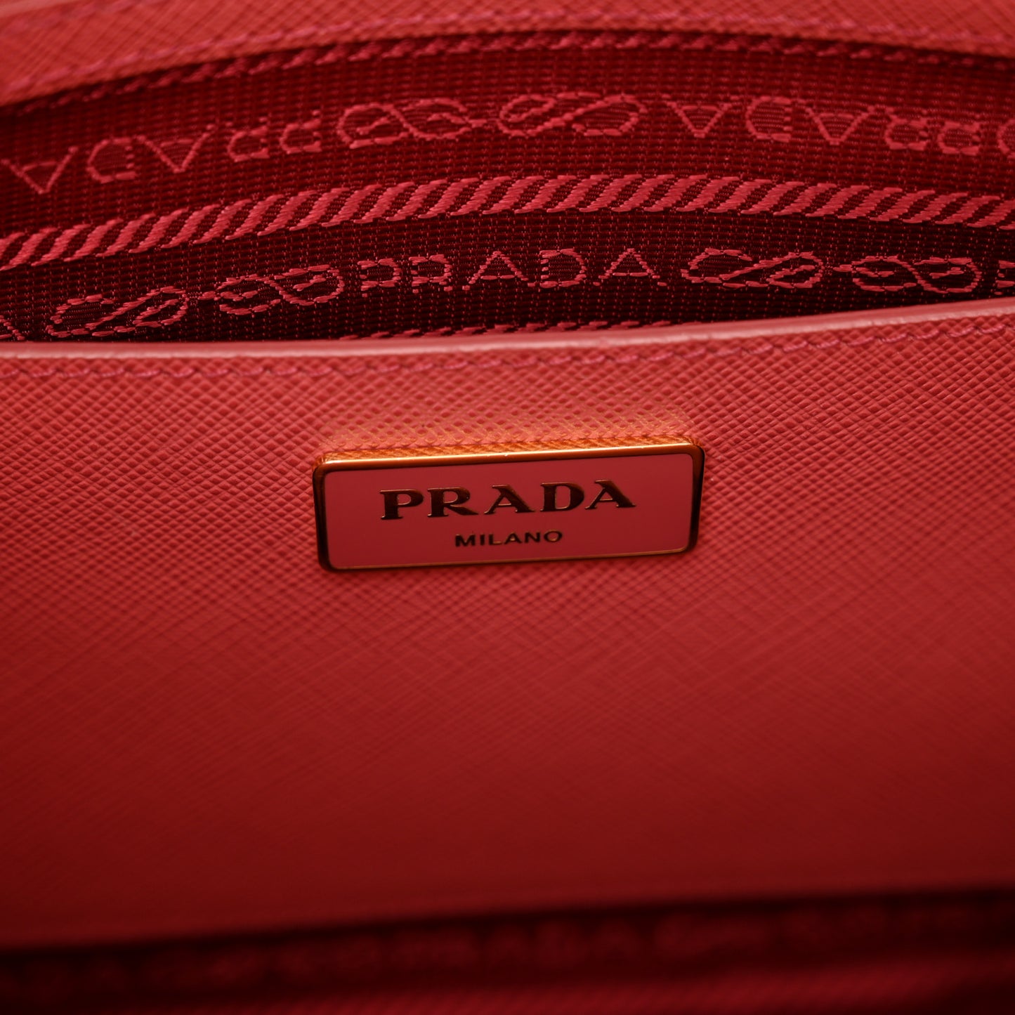 Saffiano Lux Colorblock Medium Galleria Double Zip Tote Peonia