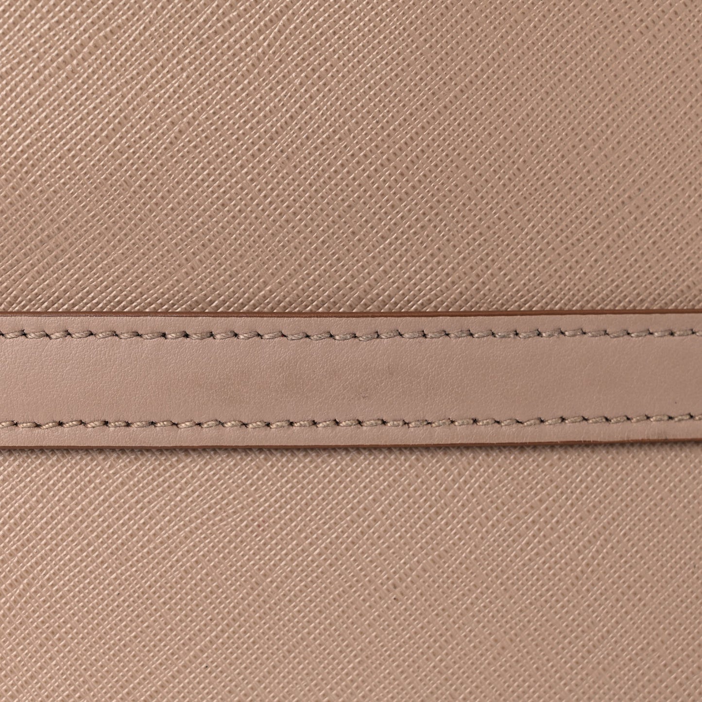 Saffiano City Calfskin Medium Esplanade Cammeo