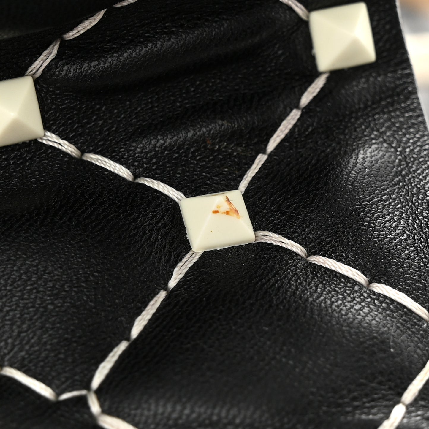 Lambskin Free Rockstud Spike Wallet On Chain Black