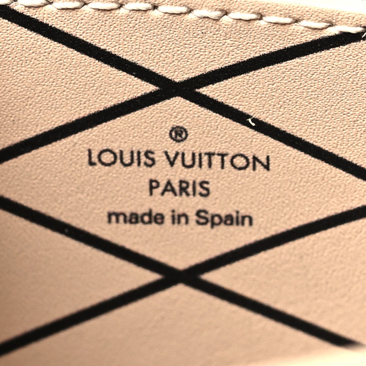 Reverse Monogram Pochette Trunk Verticale