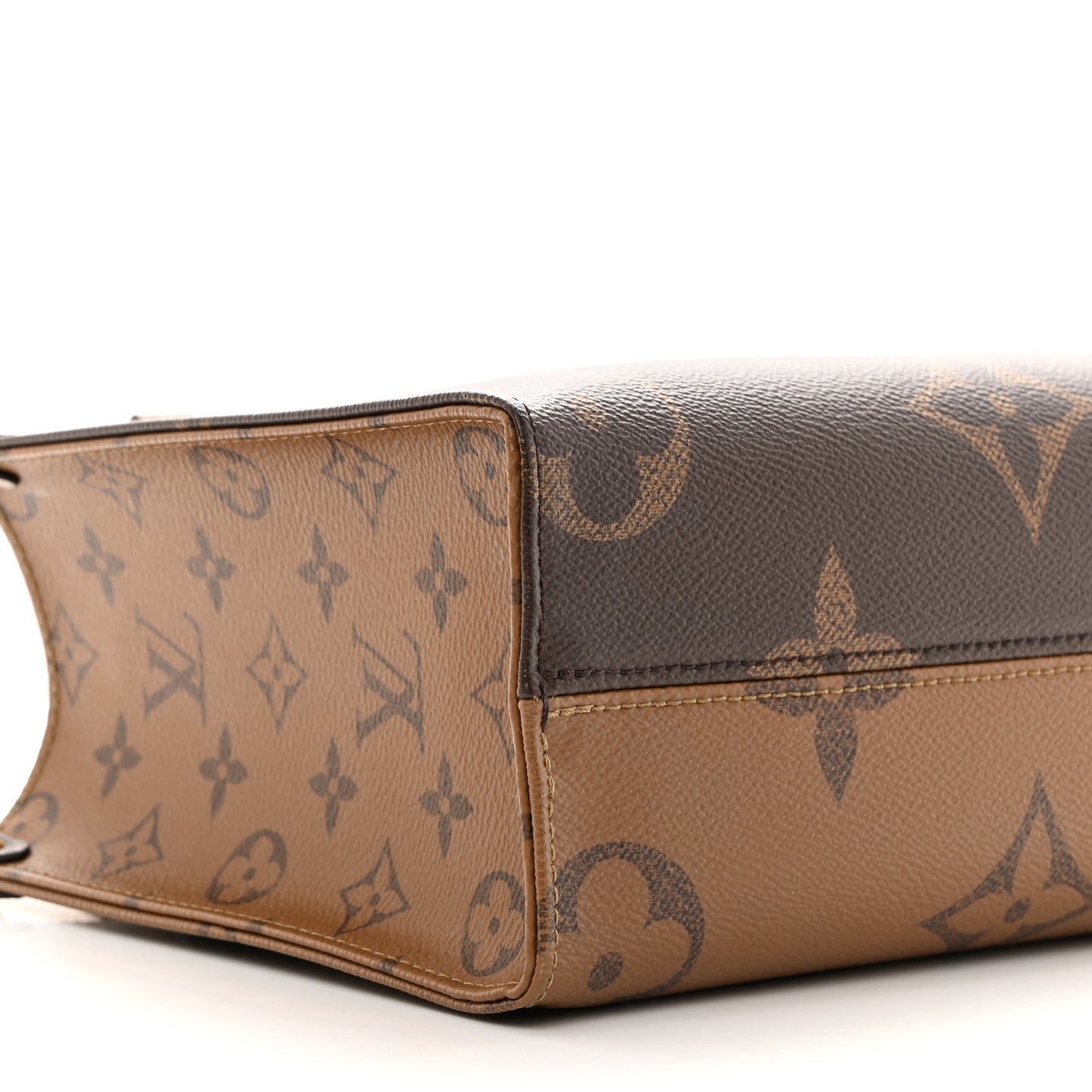 Reverse Monogram Giant Onthego PM