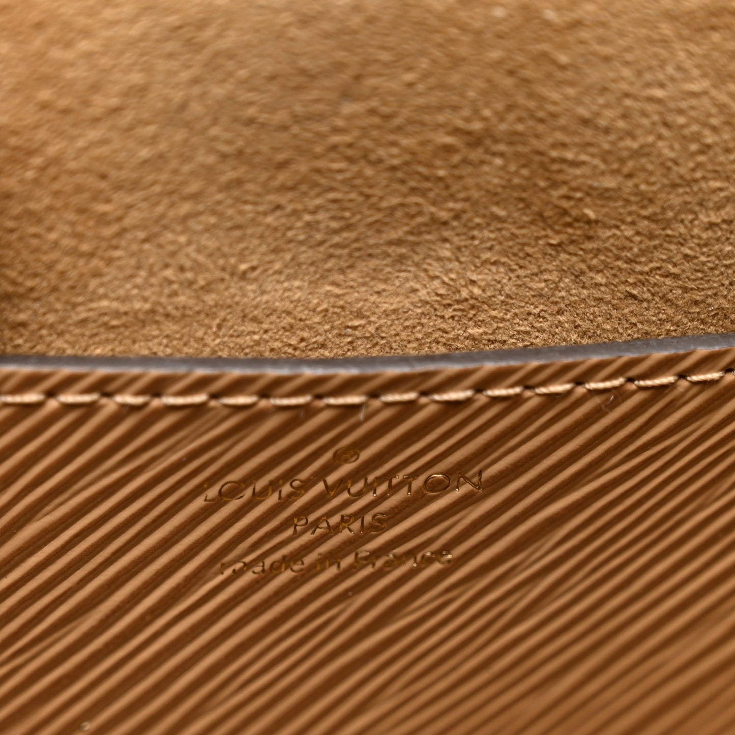 Epi Twist Shoulder Bag MM Camel