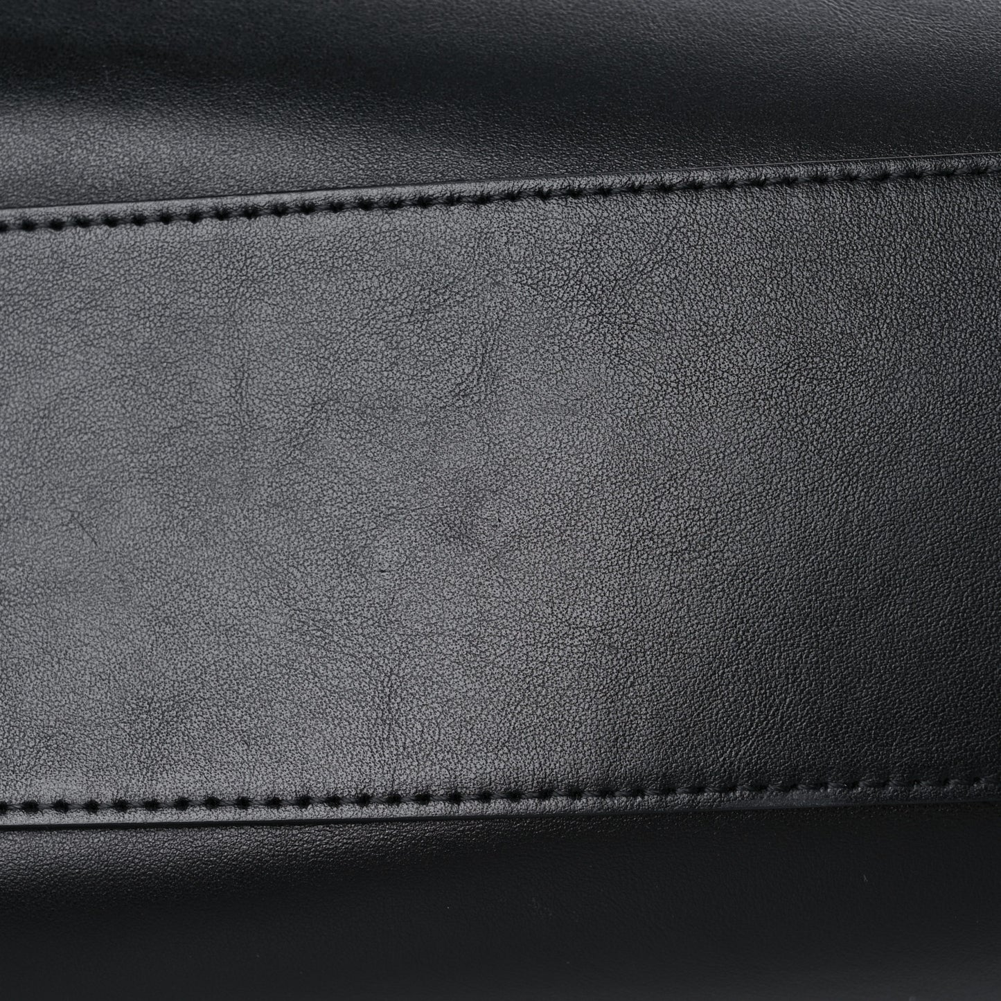 Smooth Calfskin Medium Soft Antigona Black
