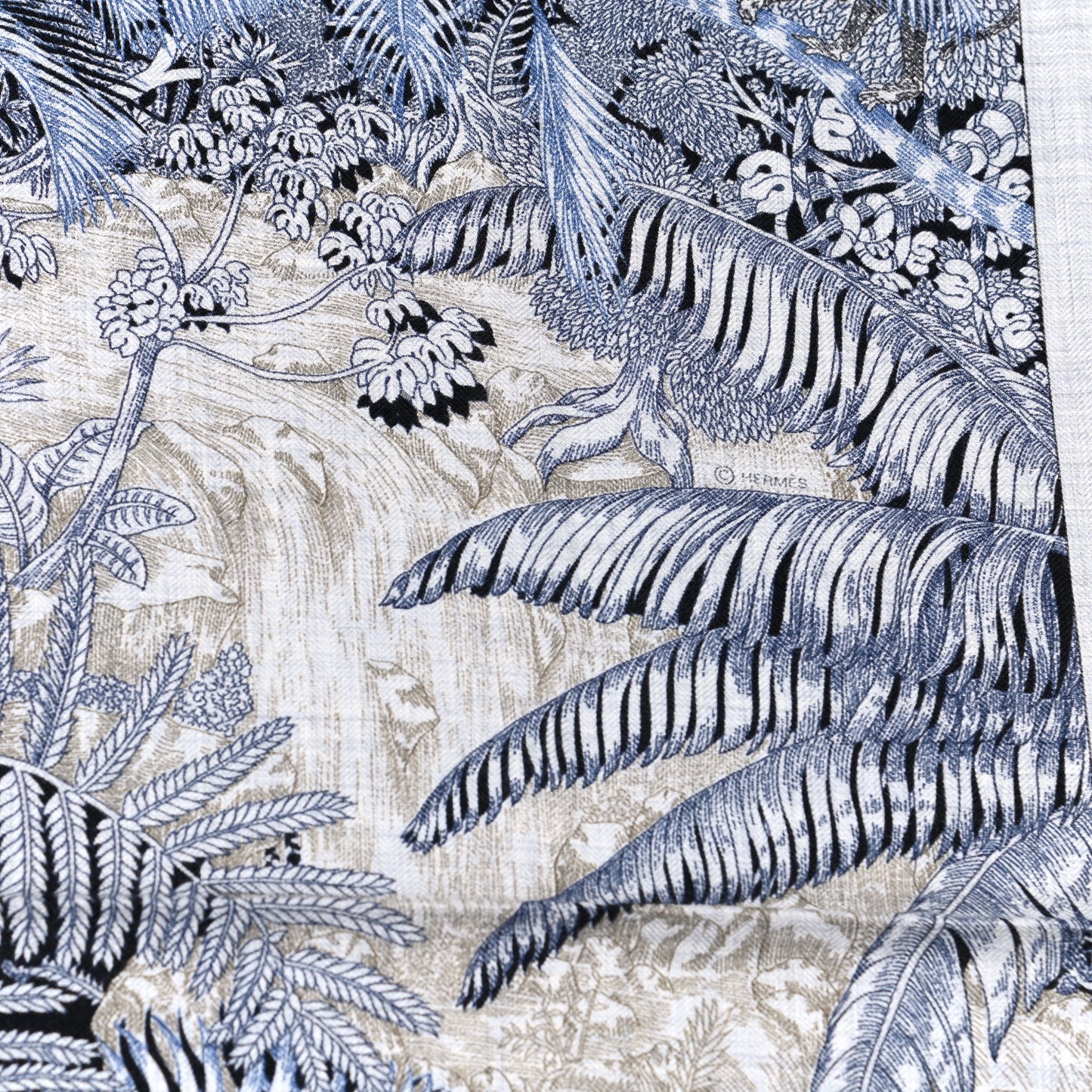 Cashmere Silk Faubourg Tropical Shawl 140 Gris Chine Encre