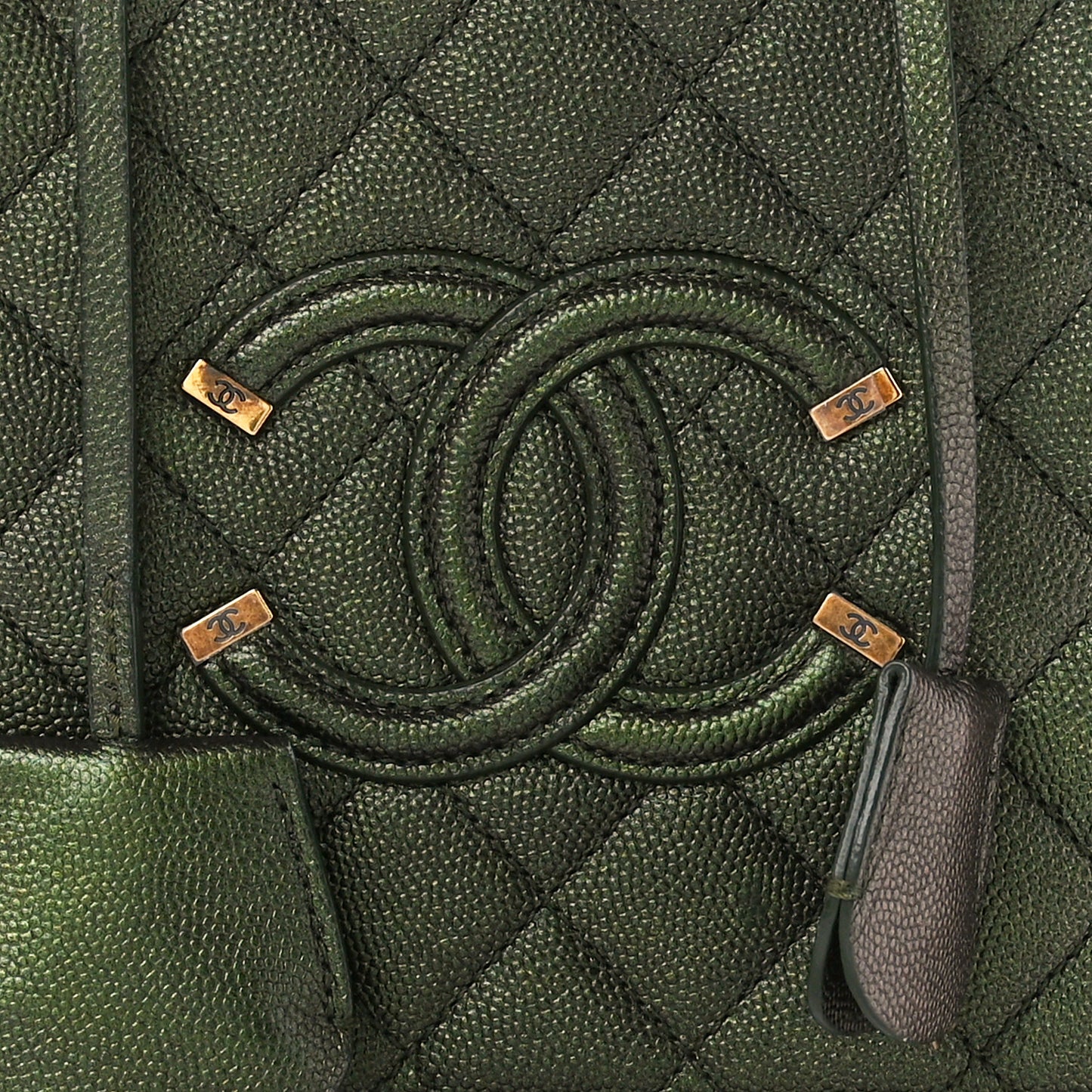 Iridescent Caviar Quilted Medium CC Filigree Vanity Case Green
