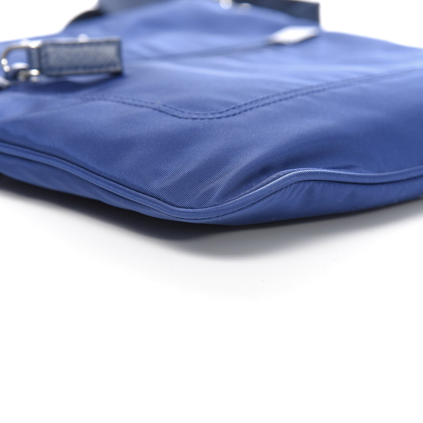 Tessuto Nylon Saffiano Flat Messenger Bag Bluette