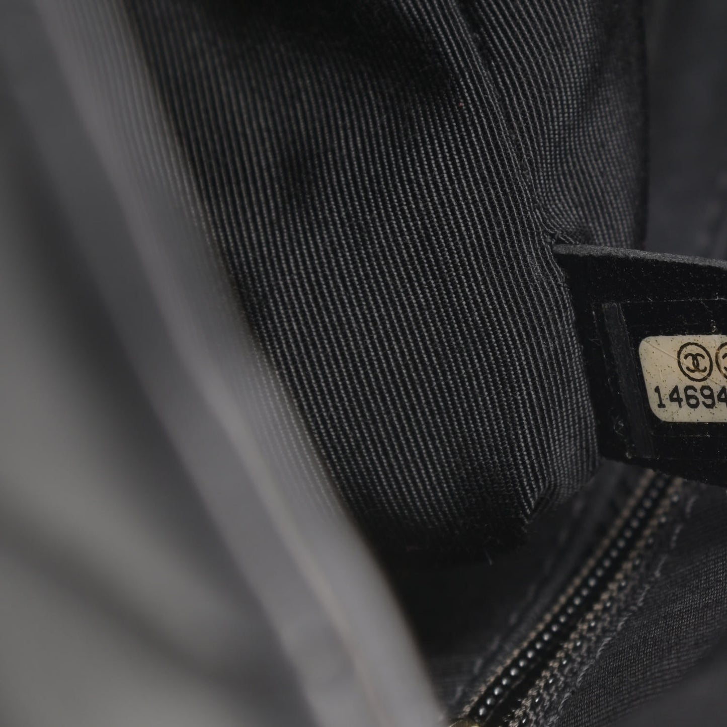 Calfskin Quilted Medium Chain Me Hobo Black