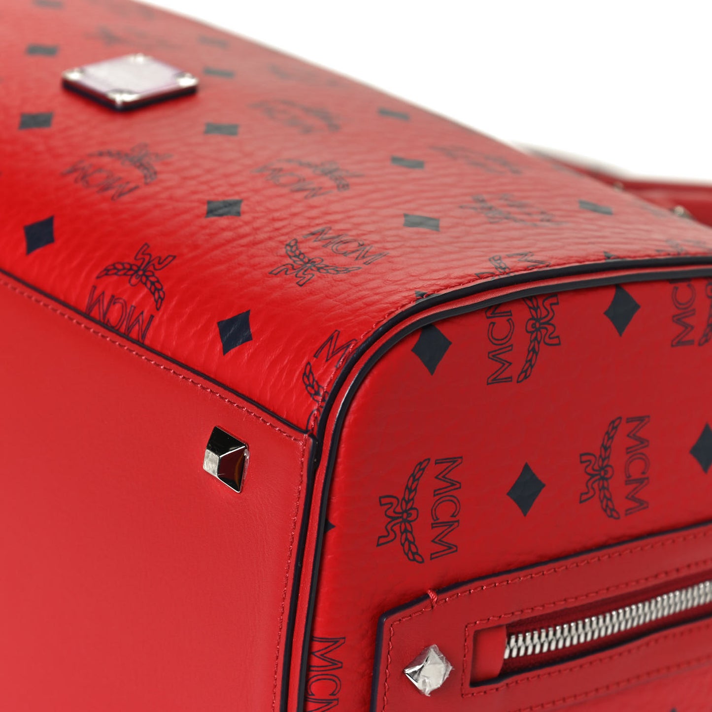 Visetos Medium Essential Boston Bag Red
