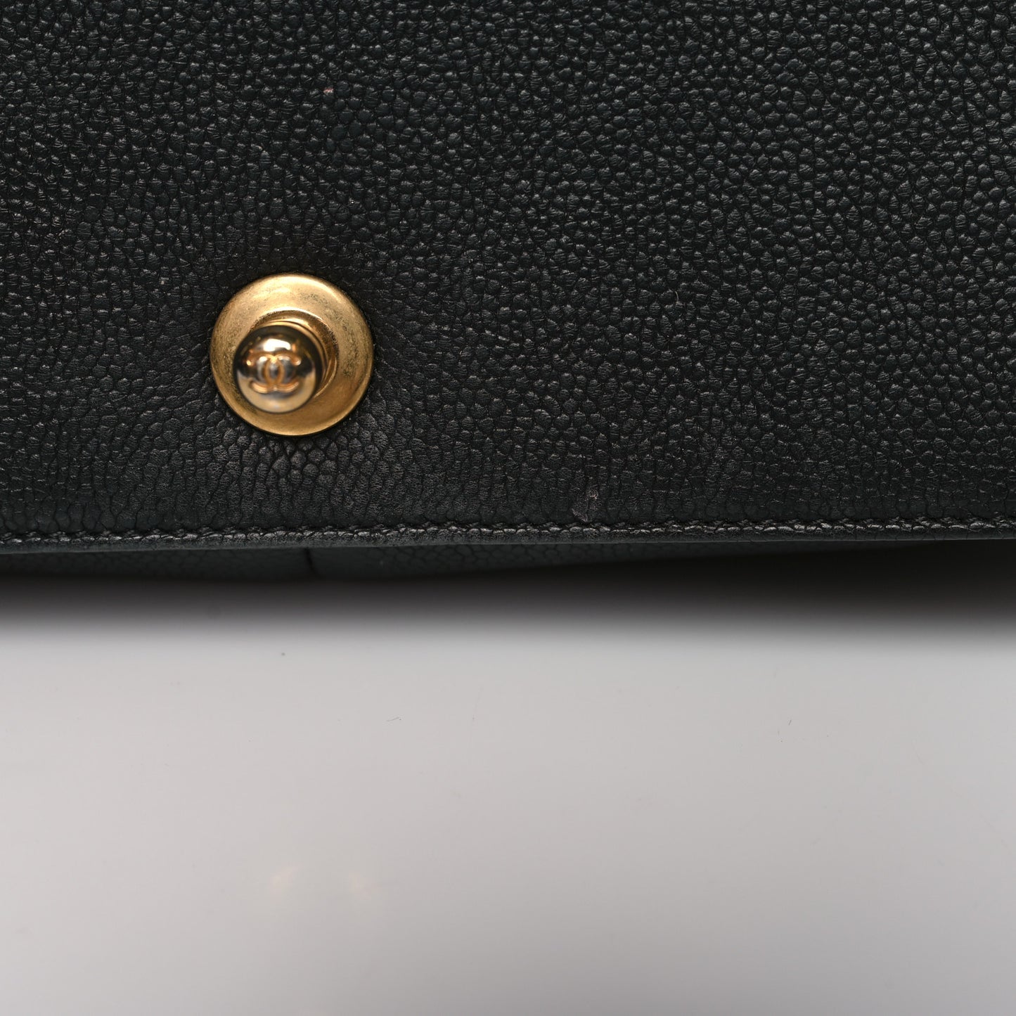 Caviar Quilted Medium Boy Flap Black