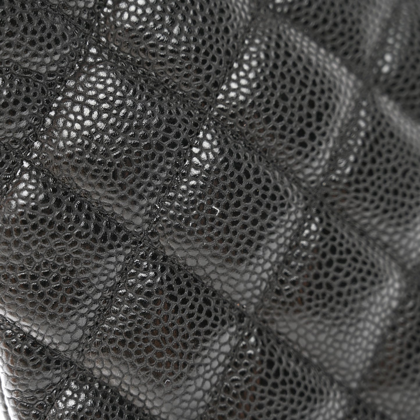 Caviar Quilted Medium Cosmetic Case Black
