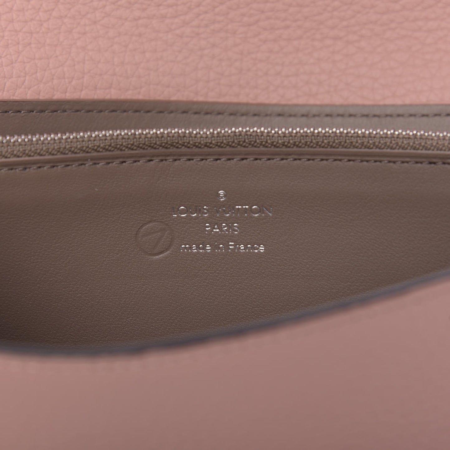 Taurillon Capucines Wallet Magnolia