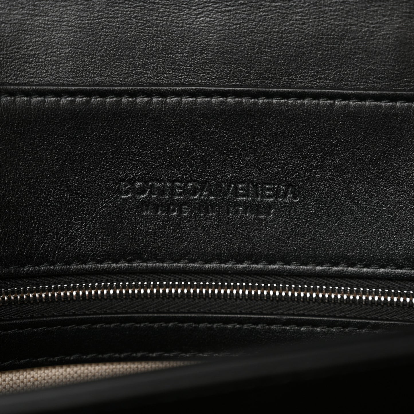 Calfskin Intrecciato Medium Andiamo Messenger Bag Black