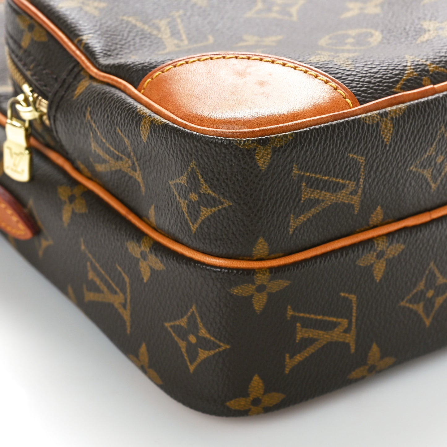 Monogram Amazone