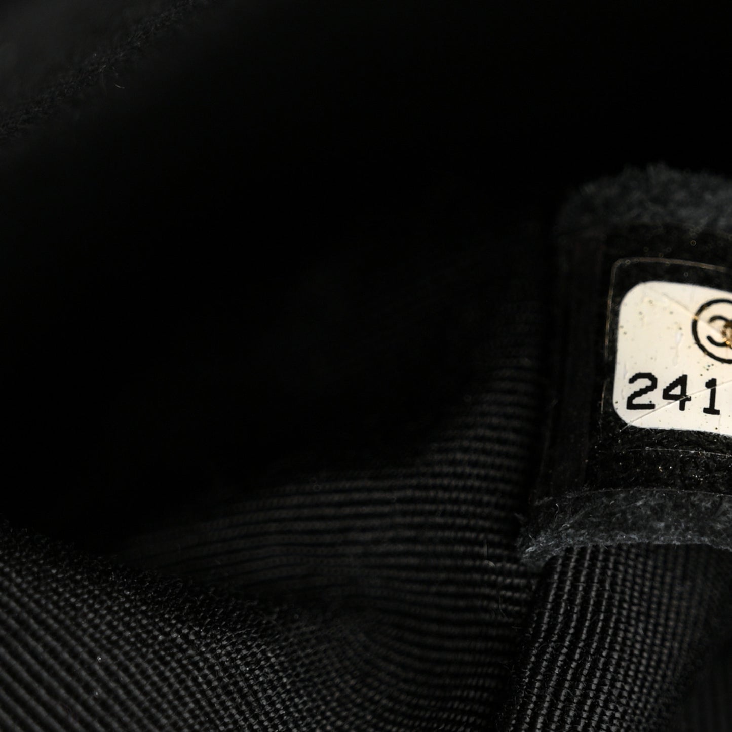 Caviar Quilted Medium Boy Flap So Black