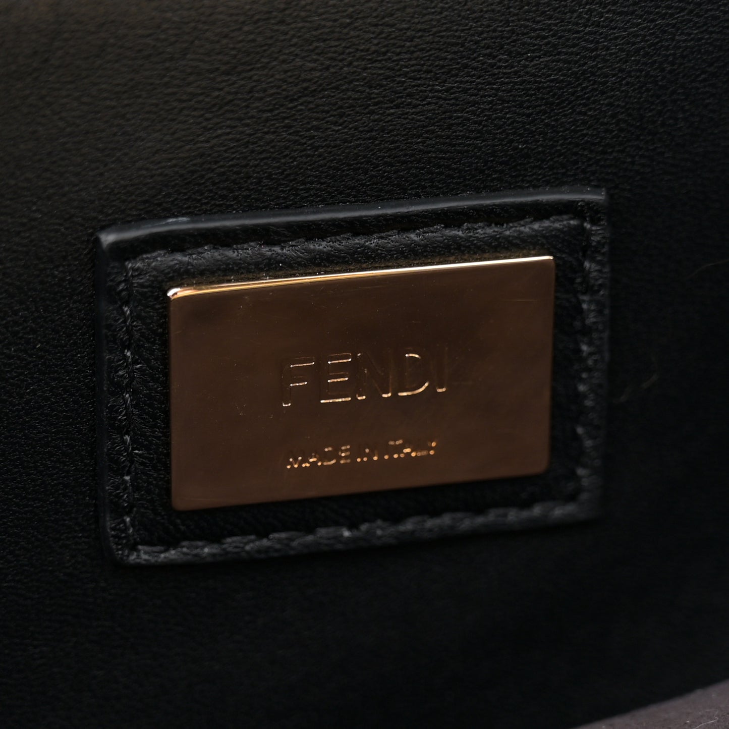 Vitello Seta Shiny Nappa Medium Peekaboo Iconic Satchel Black