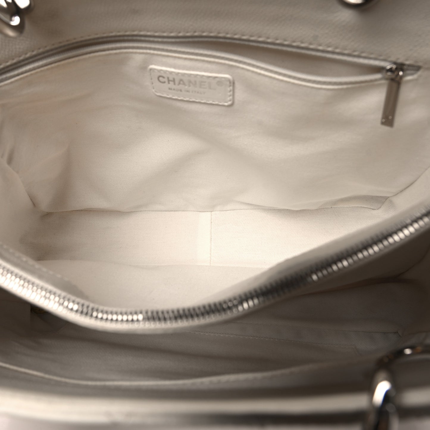 Caviar Quilted Grand Shopping Tote GST White