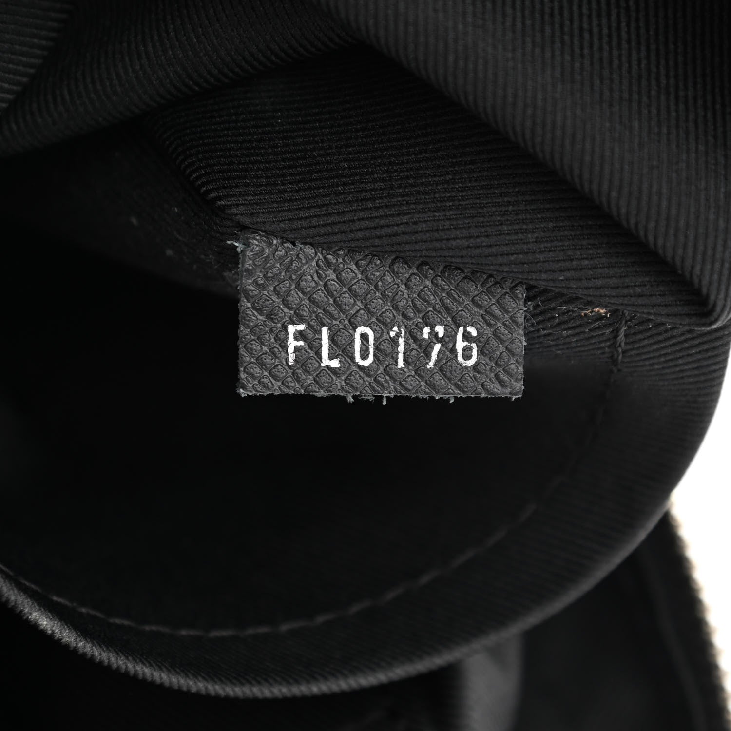 Louis Vuitton Taiga Porte Documents Voyage PM Ardoise 7 of 11