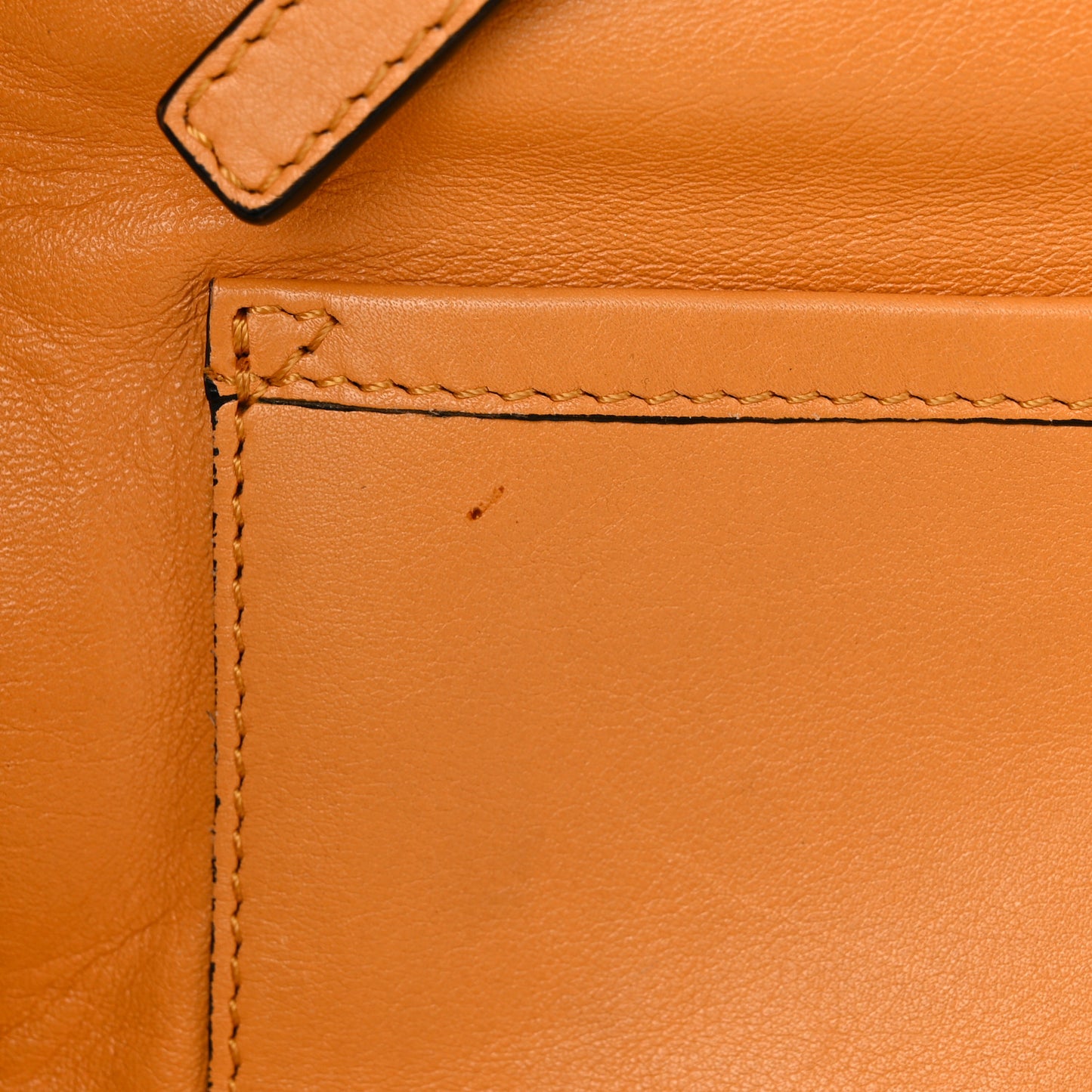Vitello Medium Rockstud Tote Orange Fluo