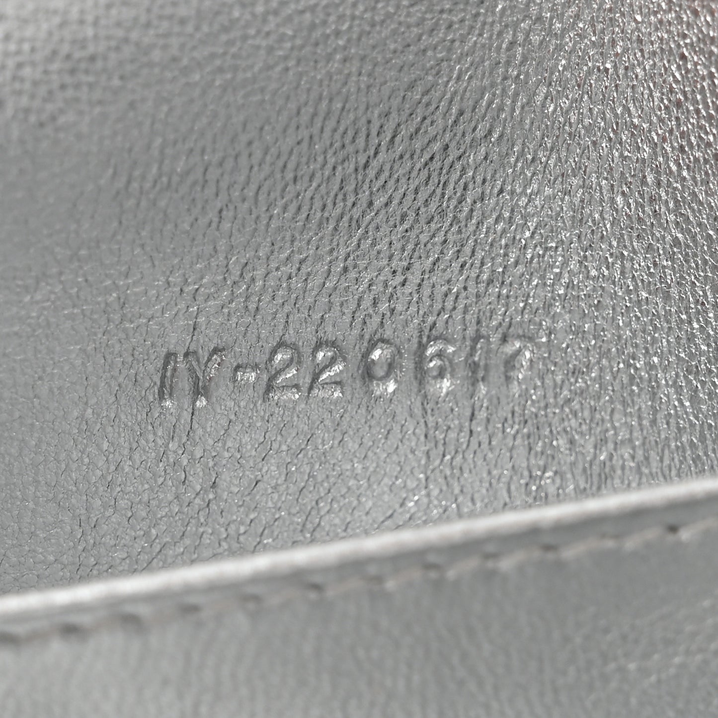 Metallic Calfskin Gancini Credit Card Holder With Strap Argento