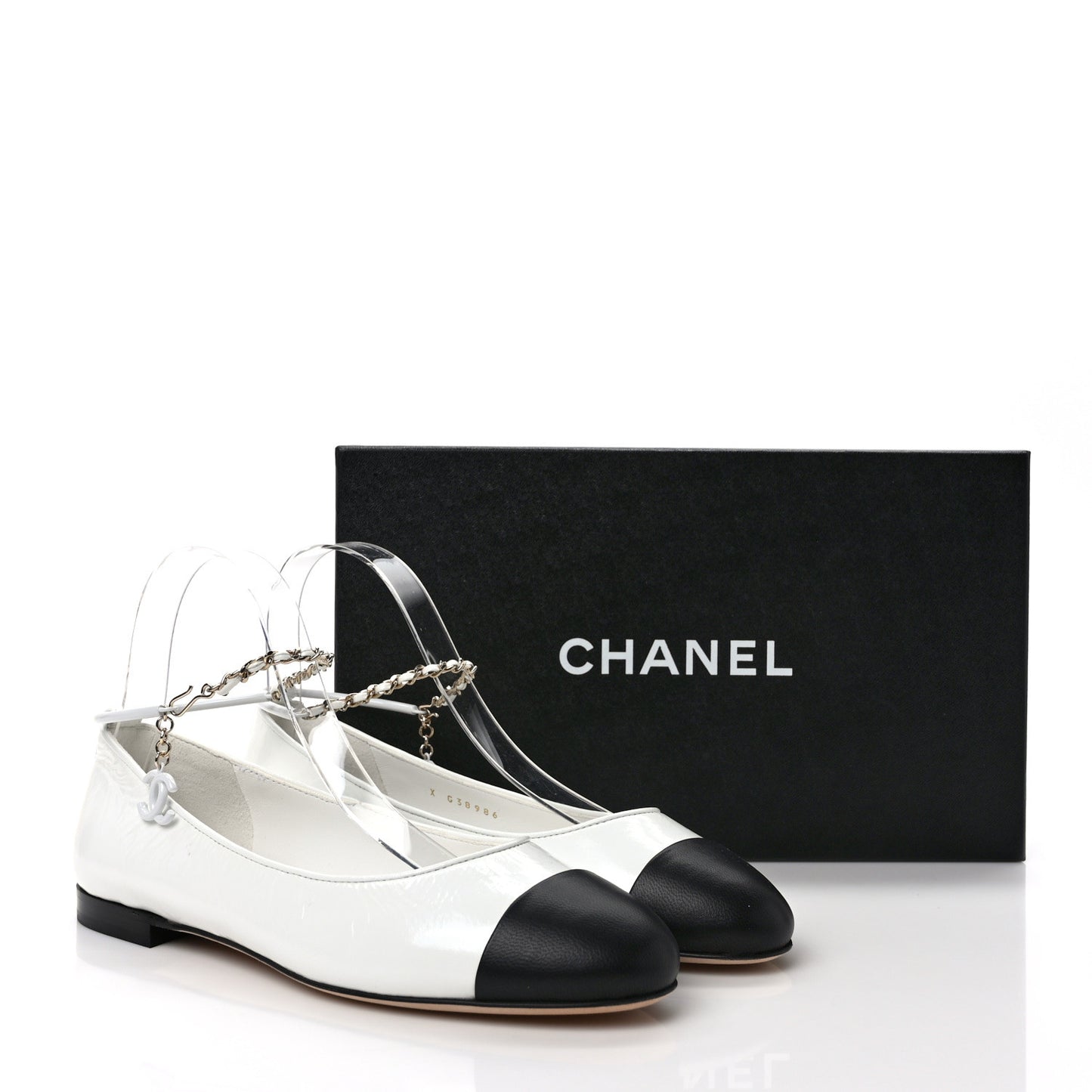 Lambskin Patent Calfskin Cap Toe Ankle Chain Ballerina Flats 37.5 White Black