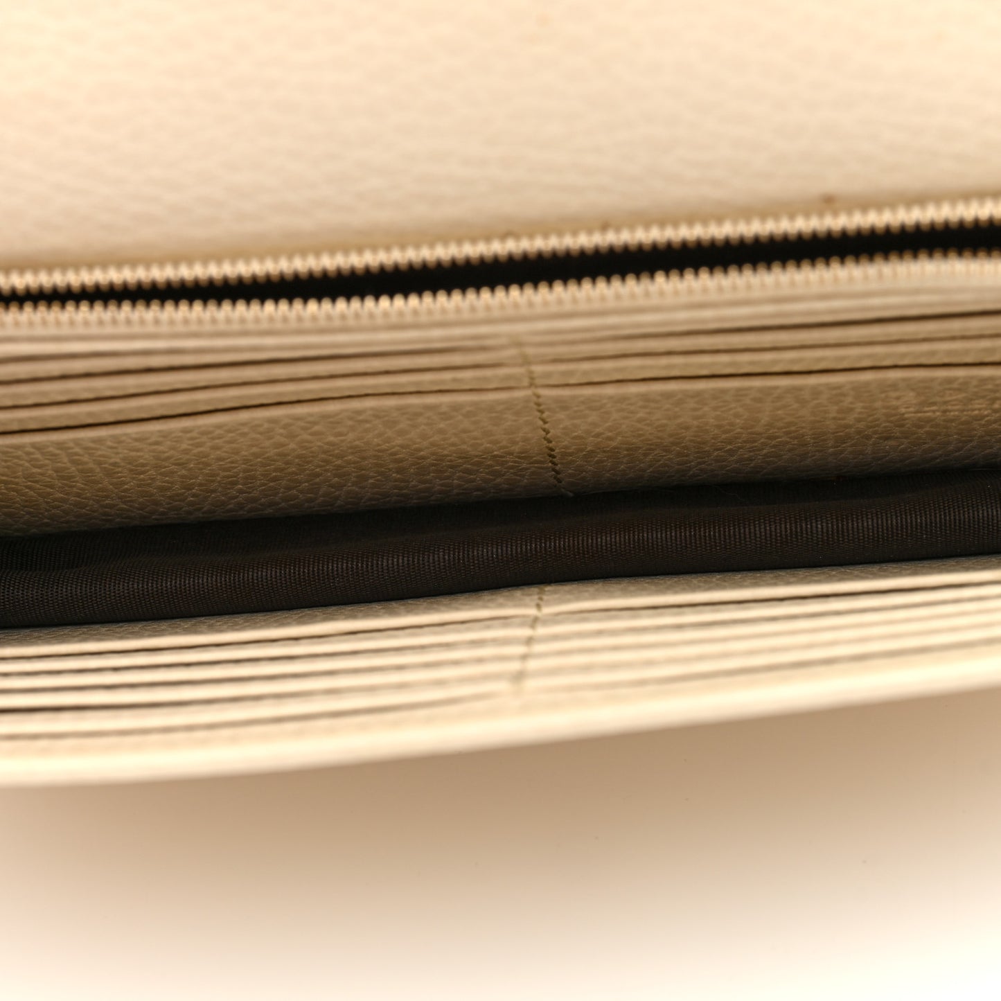 Dollar Calfskin Interlocking G Chain Wallet Ivoire