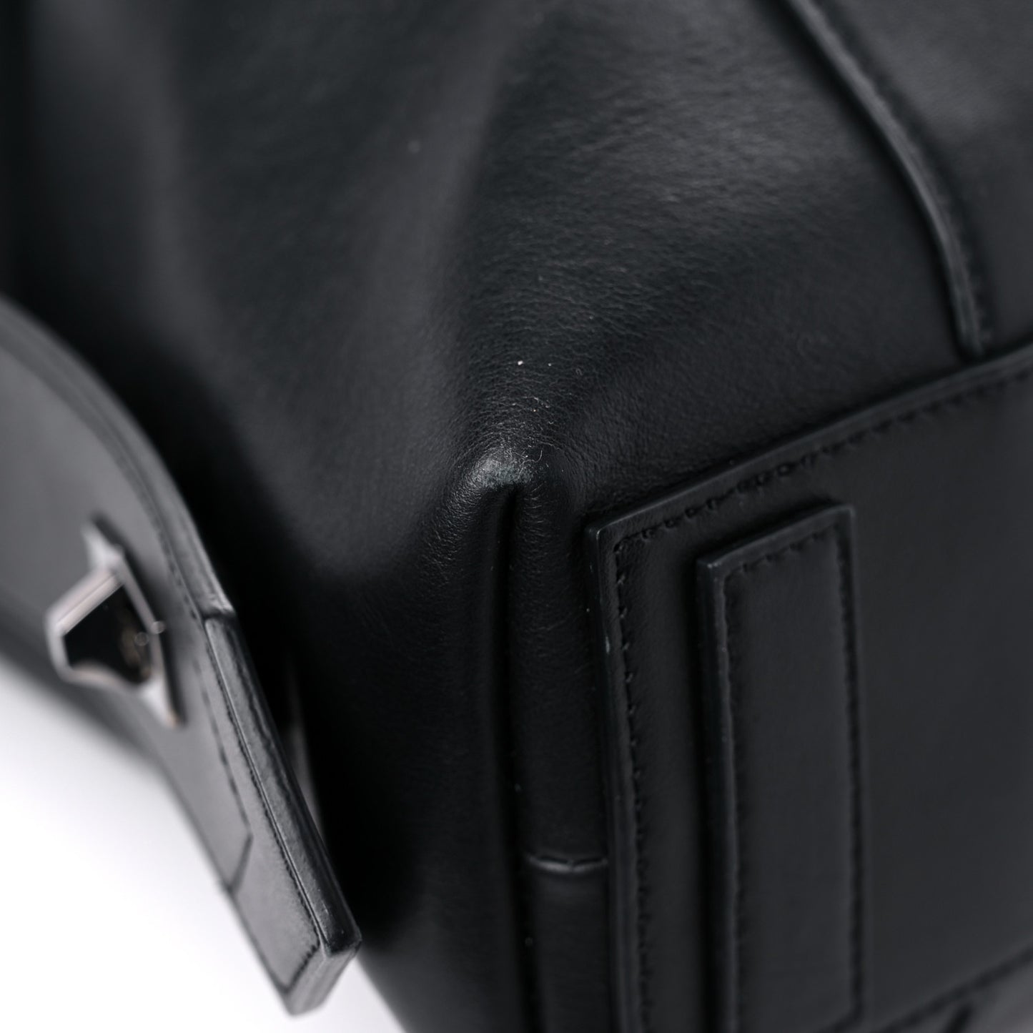 Smooth Calfskin Medium Soft Antigona Black