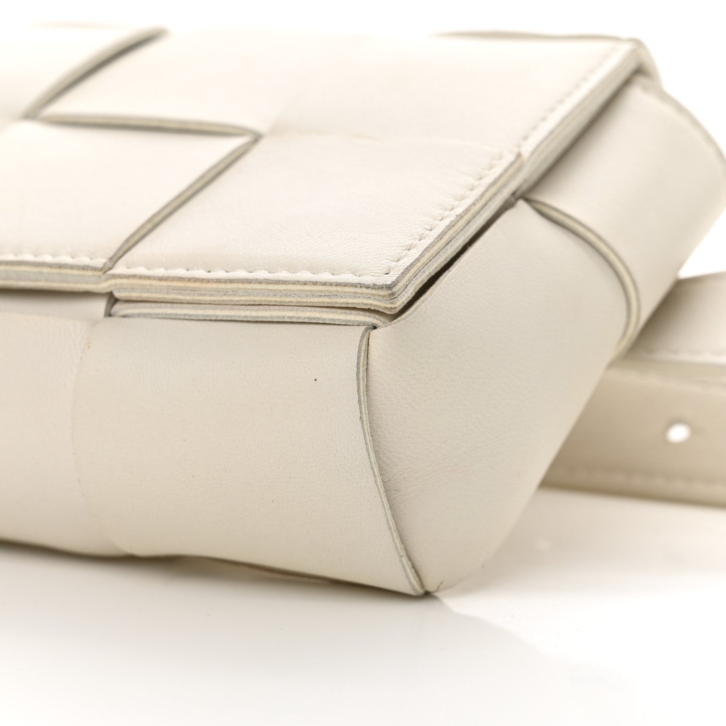 Nappa Maxi Intreccio The Belt Cassette Bag White