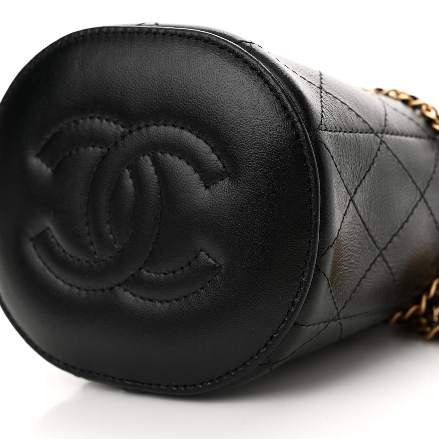 Shiny Lambskin Quilted Chain Around Drawstring Bucket Clutch With Chain Black