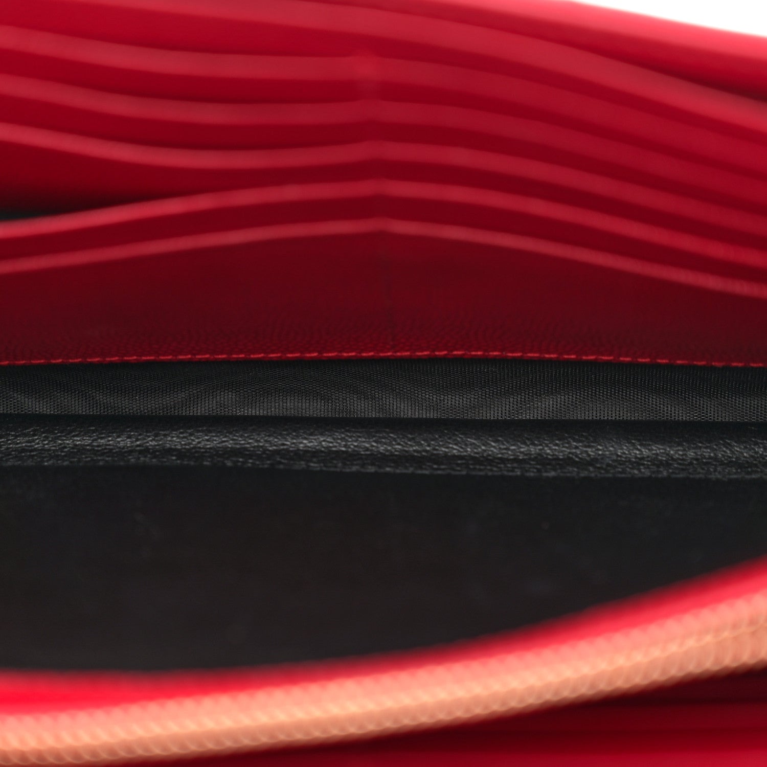 Saint Laurent Grain De Poudre Matelasse Chevron Monogram Chain Wallet Red 5 of 13