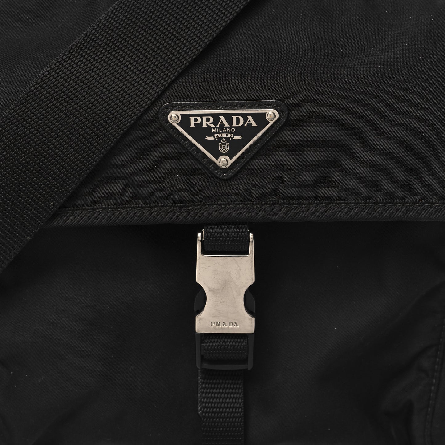 Nylon Vela Messenger Black