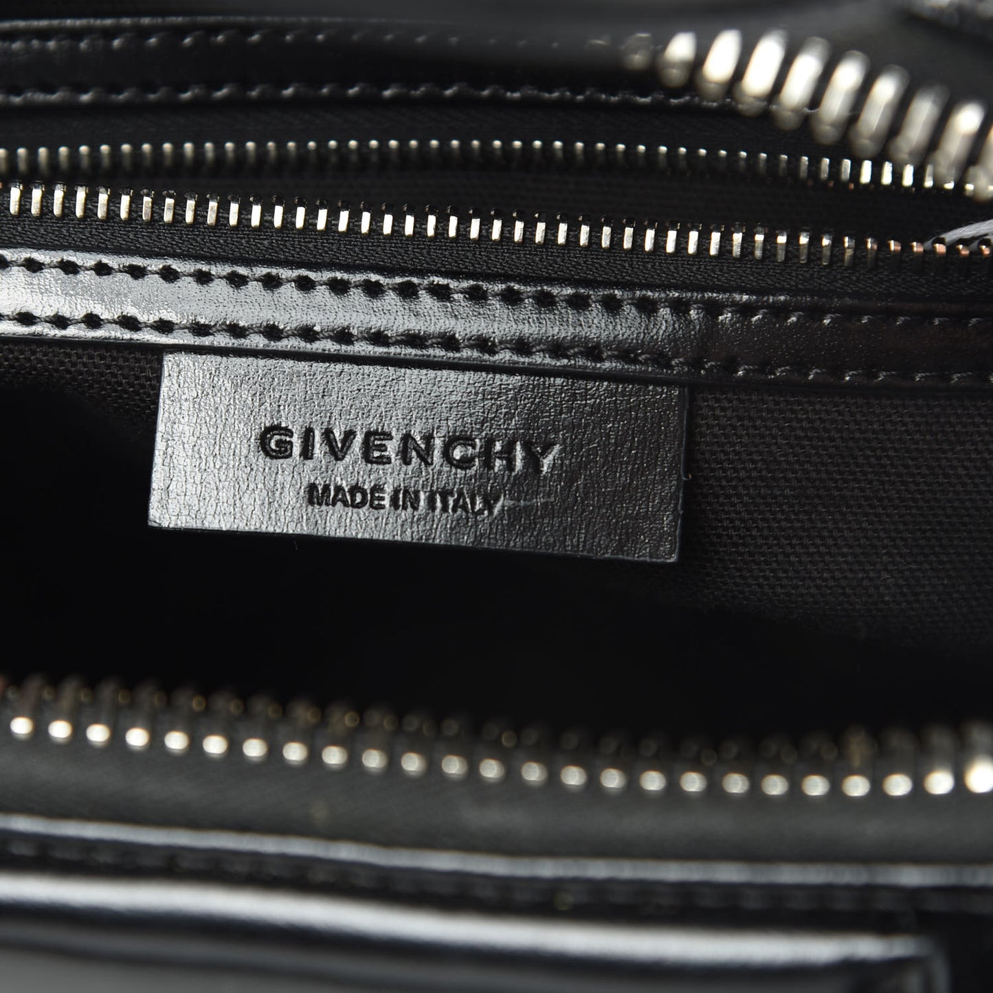Shiny Lord Calfskin Small Antigona Black