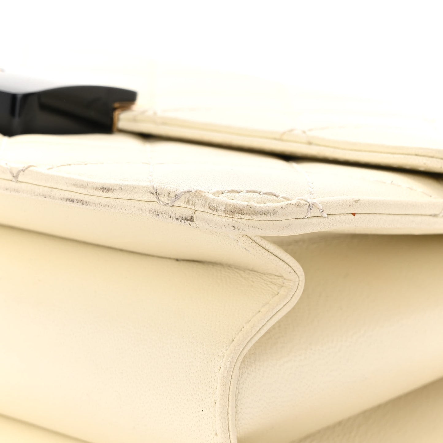 Sheepskin Quilted Beauty Lock Flap White