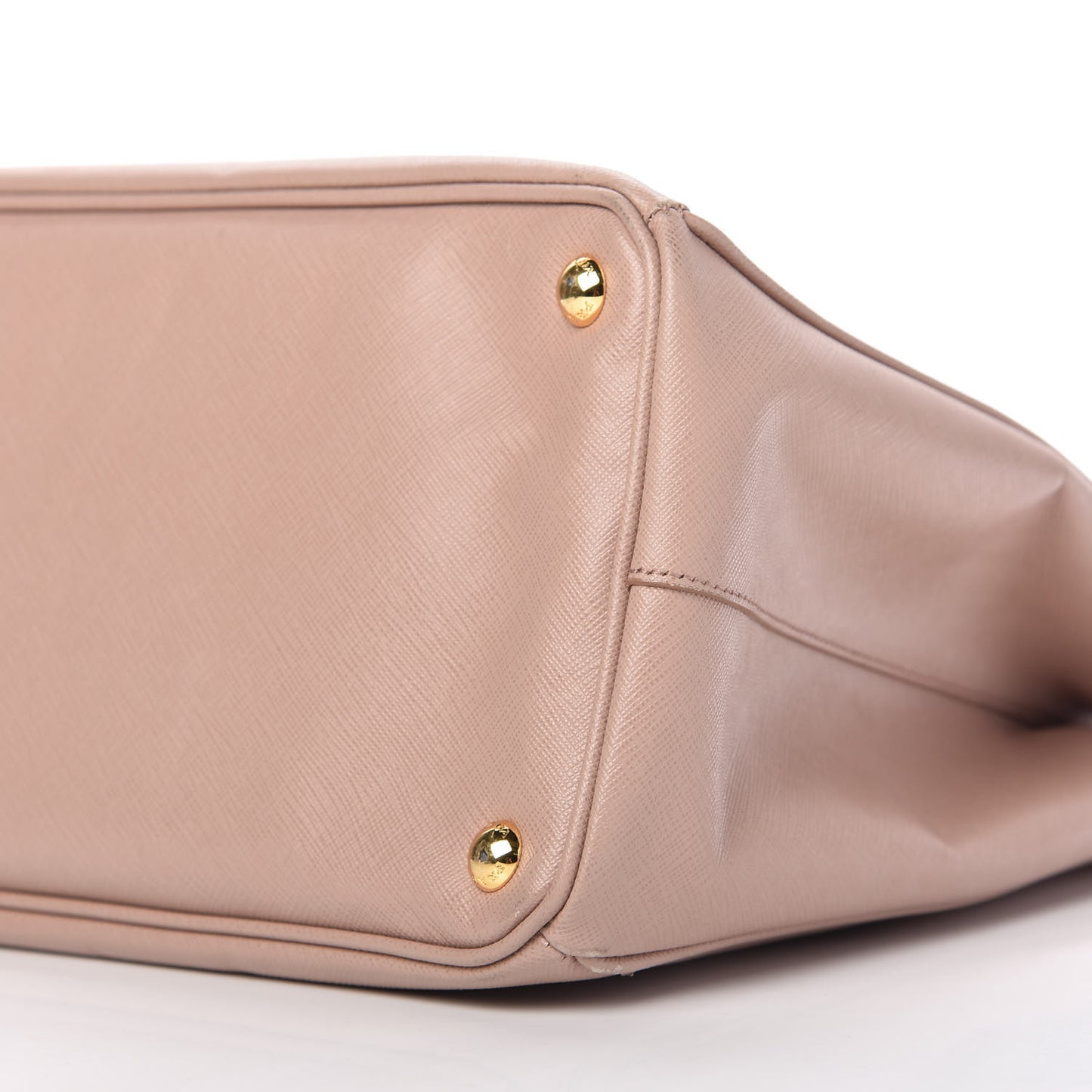 Saffiano Lux Medium Tote Cammeo