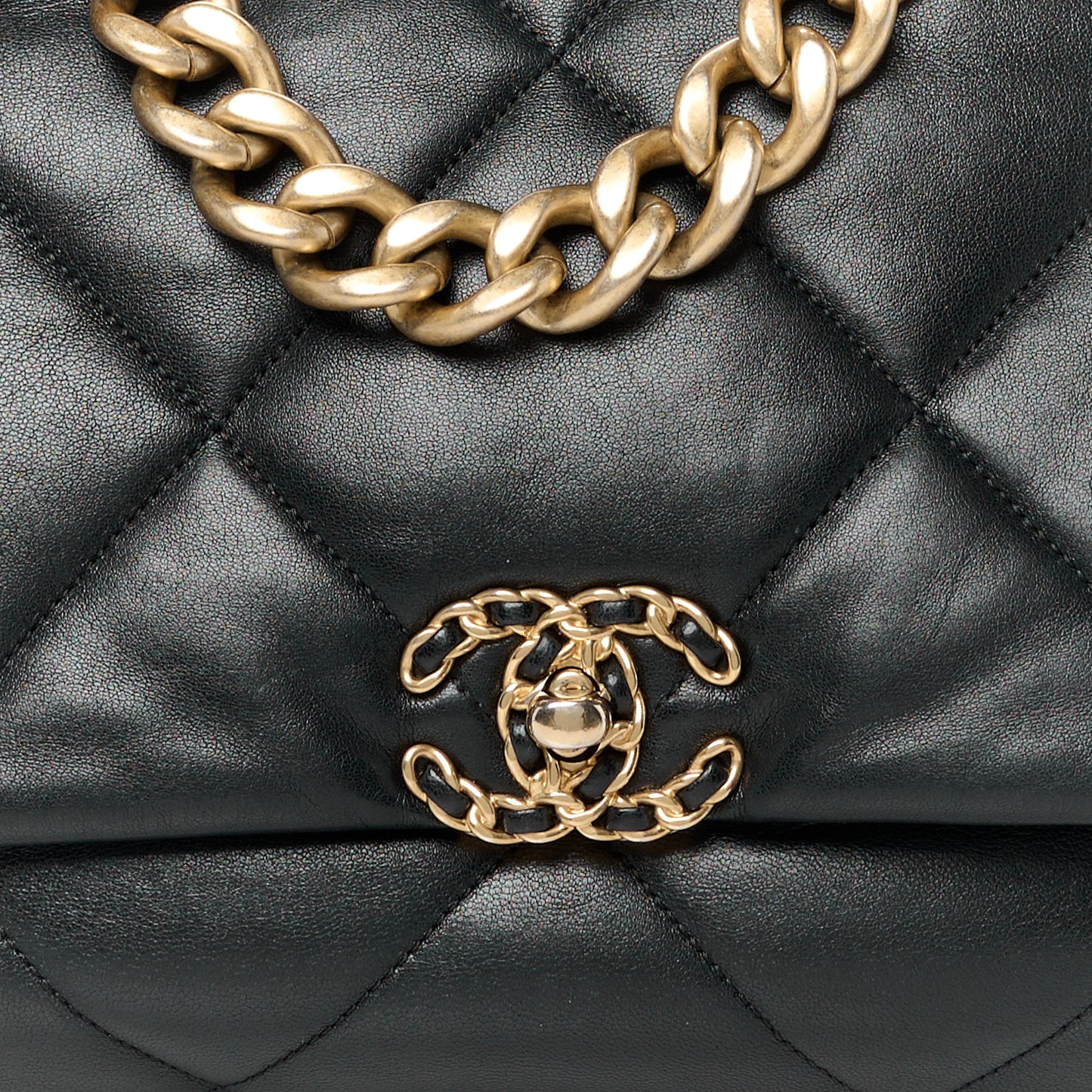 Lambskin Quilted Maxi Chanel 19 Flap Black
